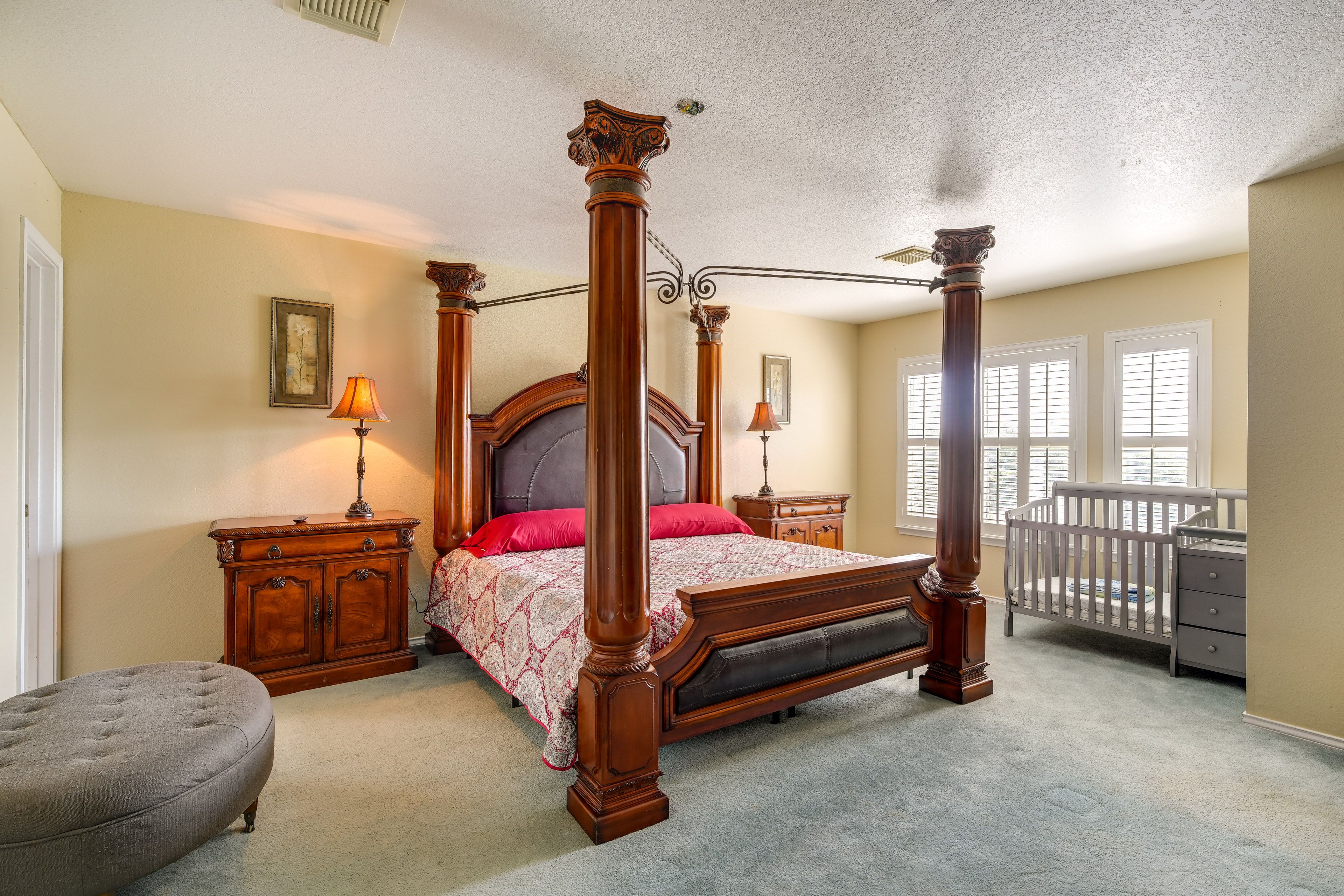 Bedroom 1 | King Bed | Crib | En-Suite Bathroom | Smart TV