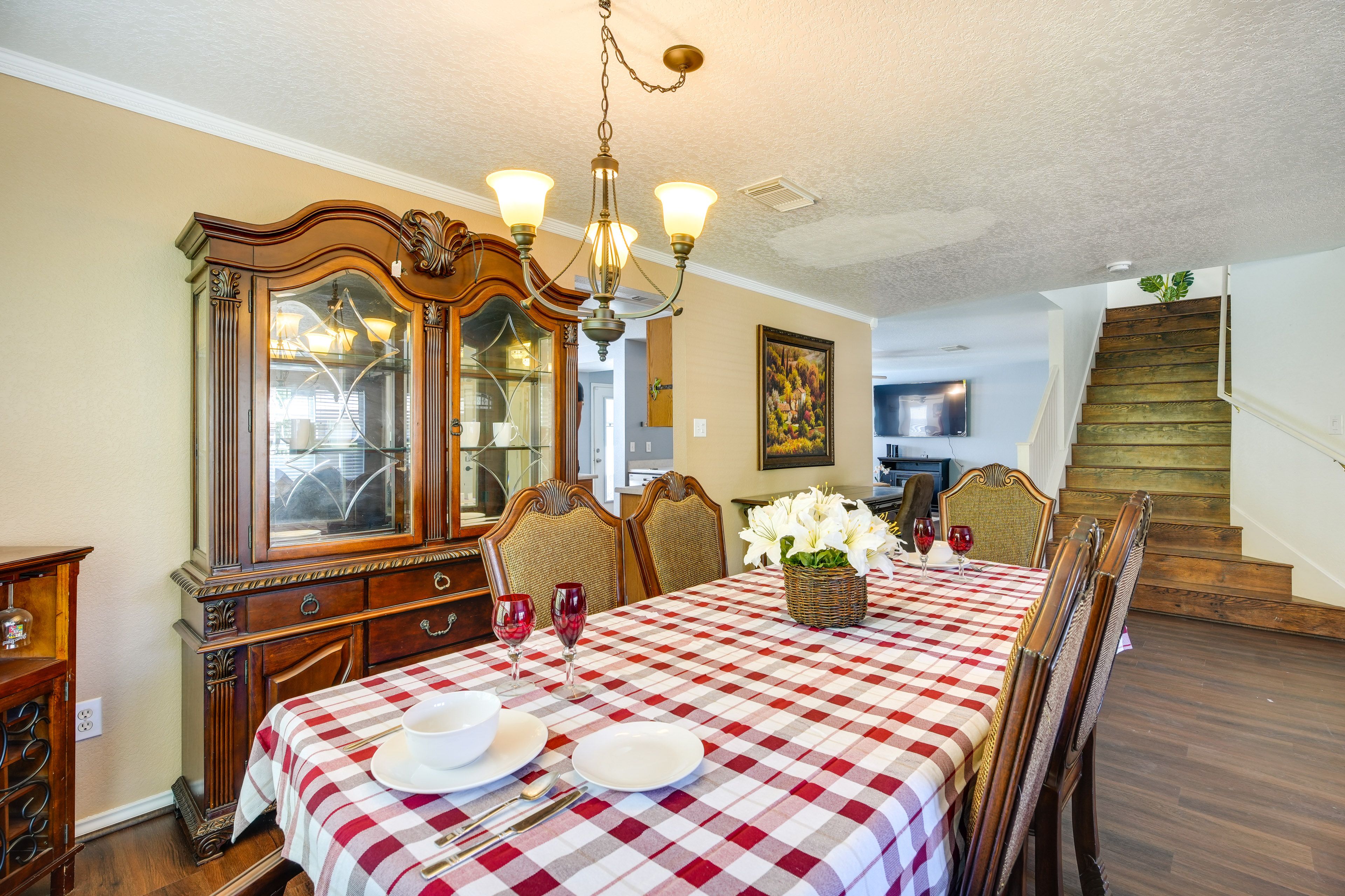 Dining Room | Dishware/Flatware Provided