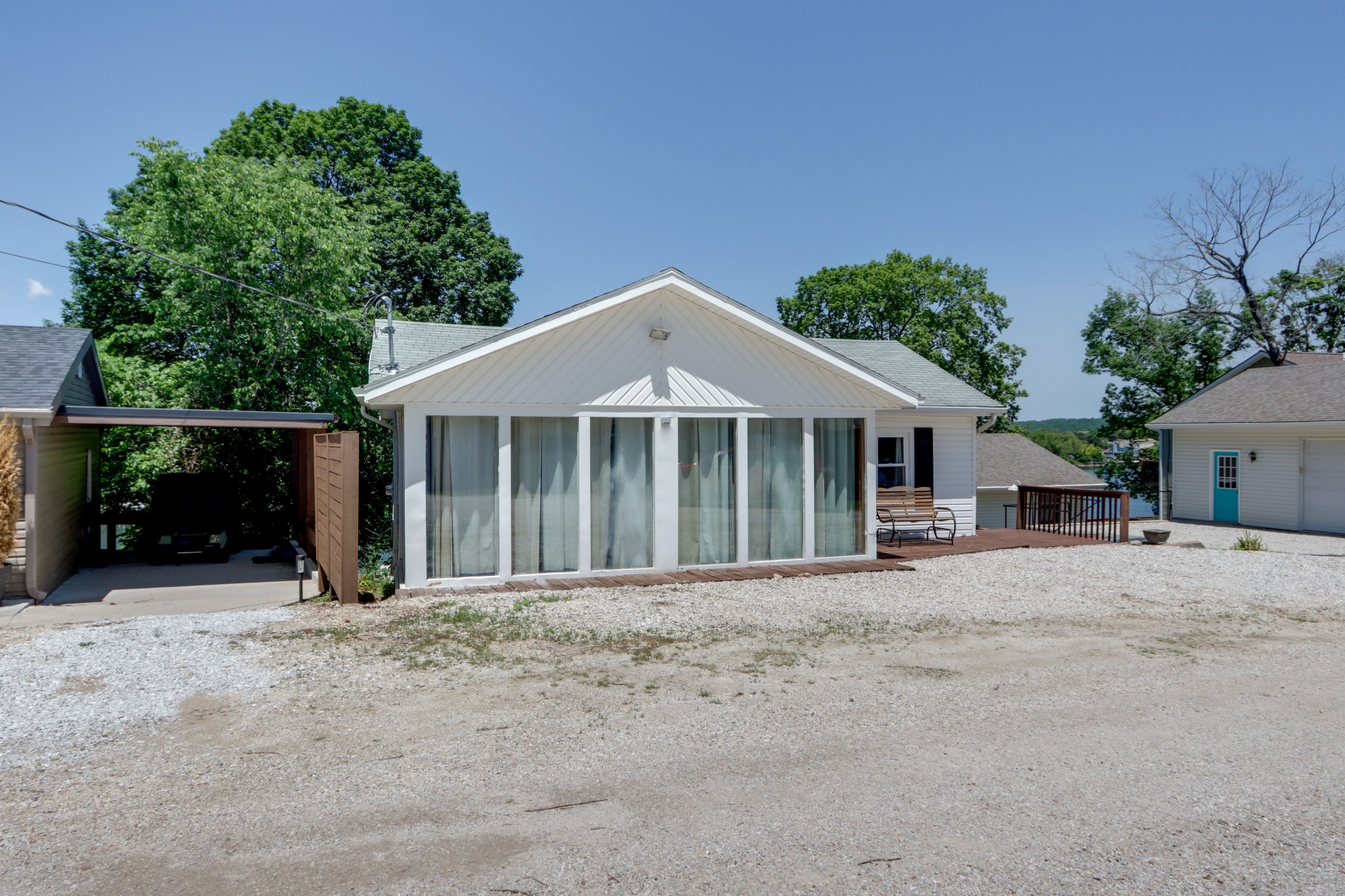 Parking | Gravel Driveway (2 Vehicles)