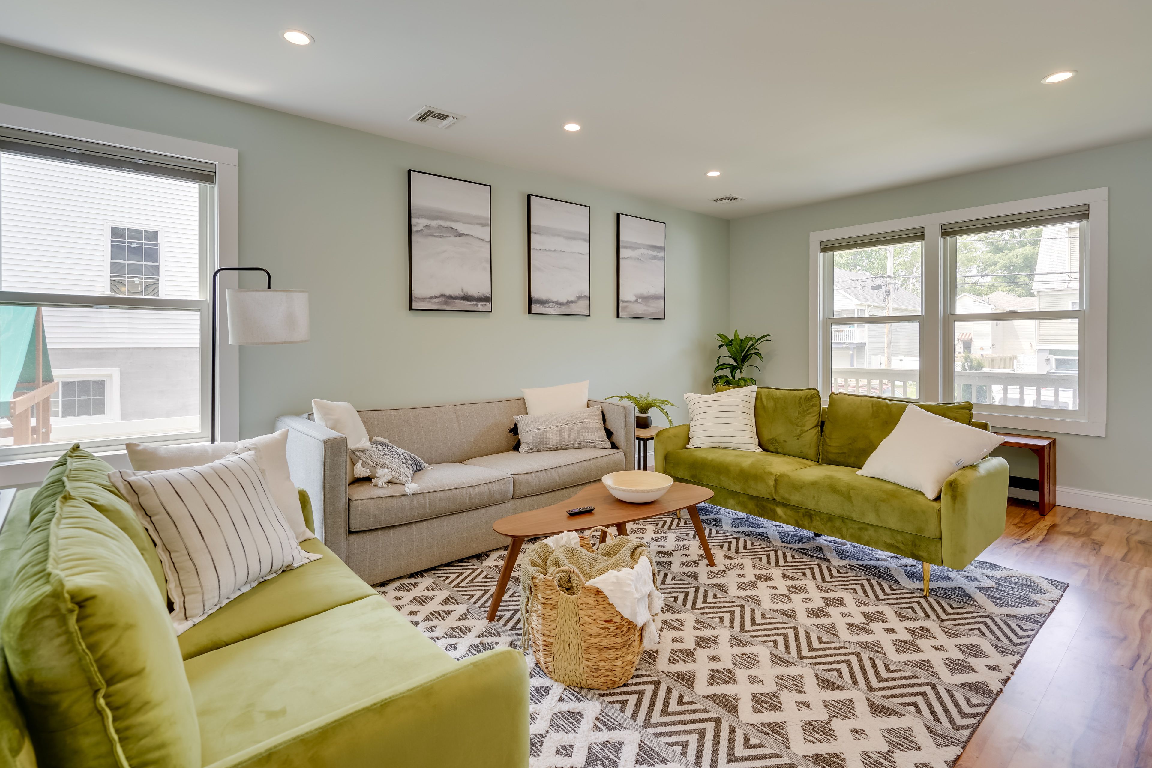 Living Room | Queen Sleeper Sofa | Free WiFi | Central A/C | Smart TV