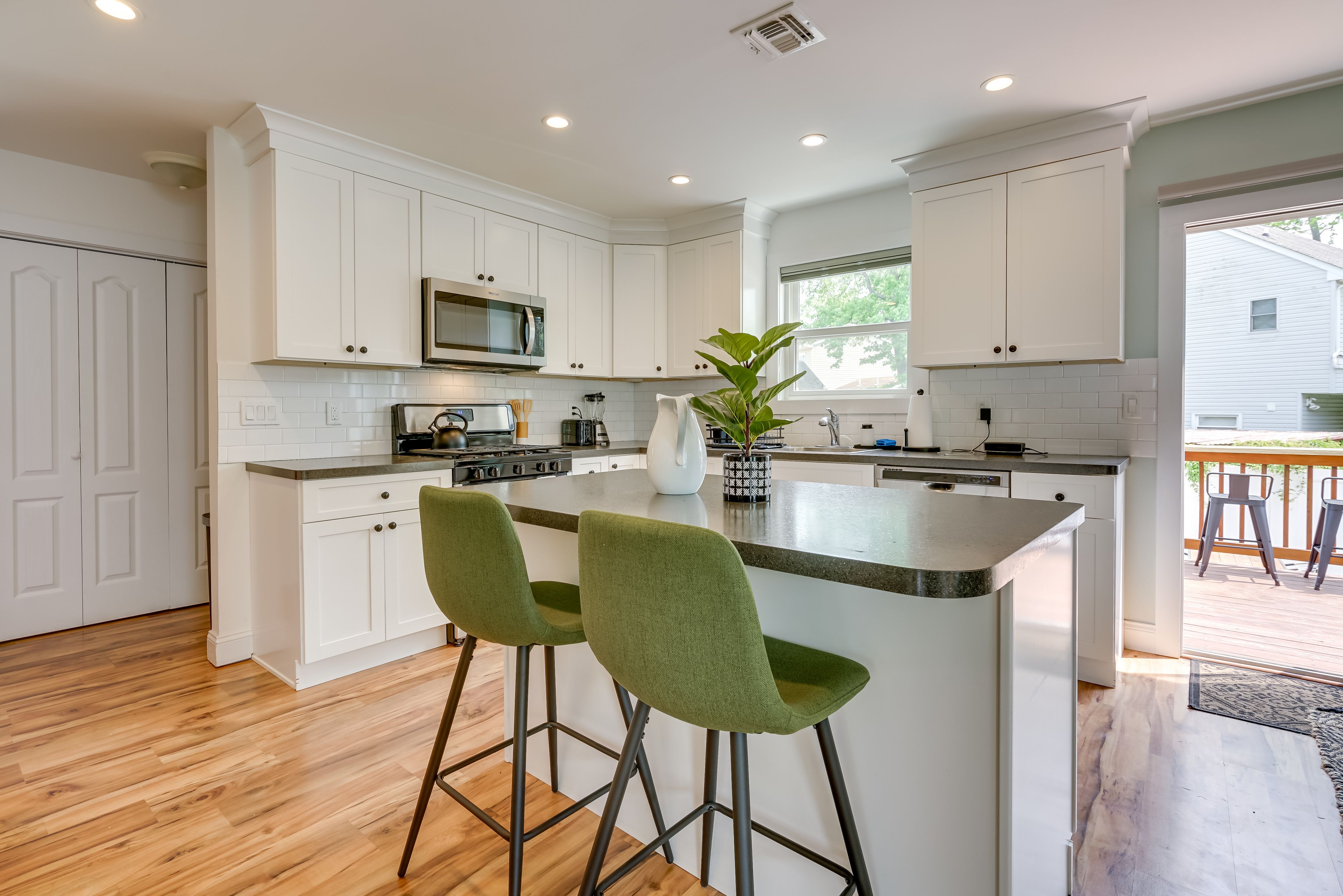 Kitchen | Cooking Basics | Coffee Maker | Paper Towels/Trash Bags Provided