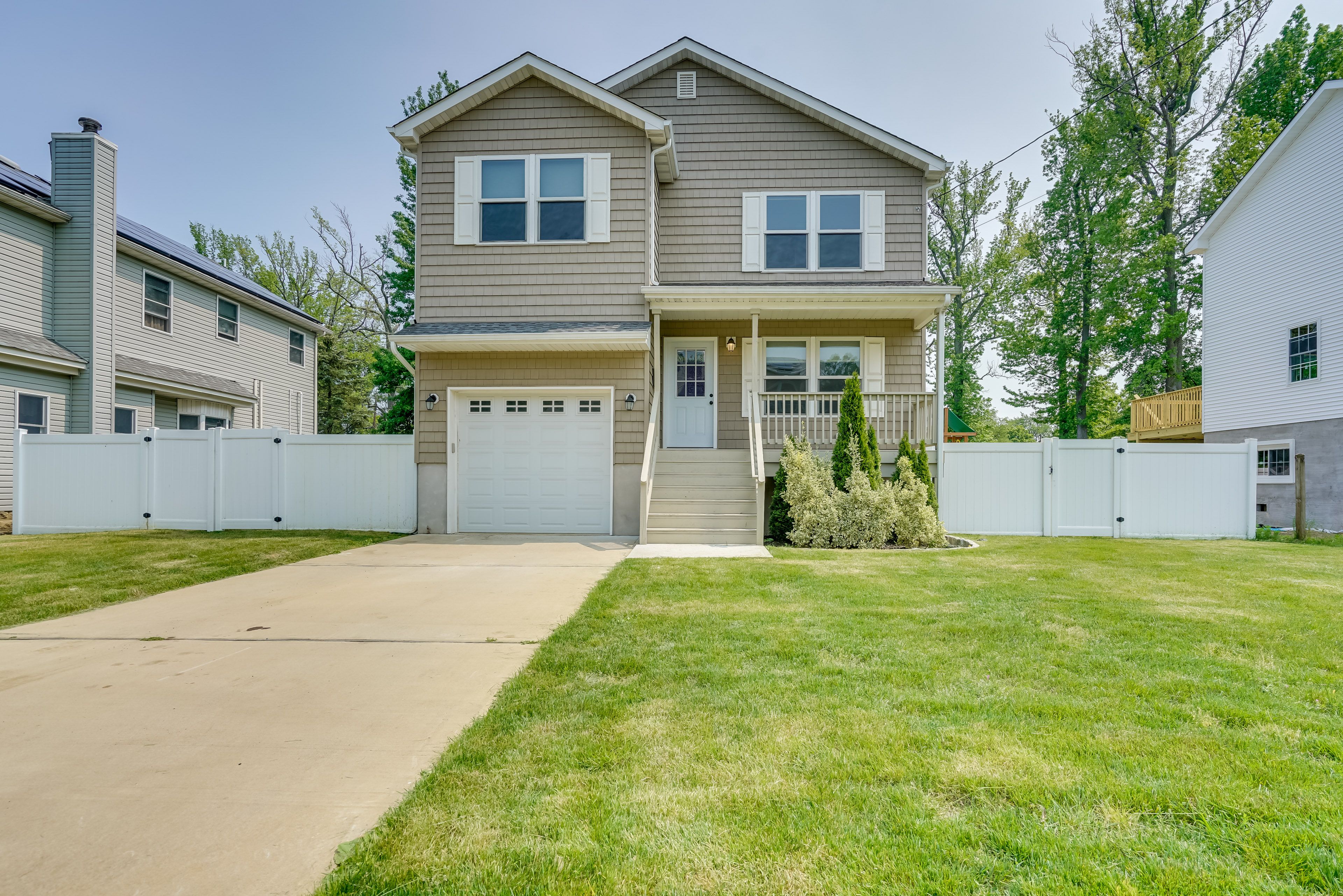 Exterior | Driveway (1 Vehicle)