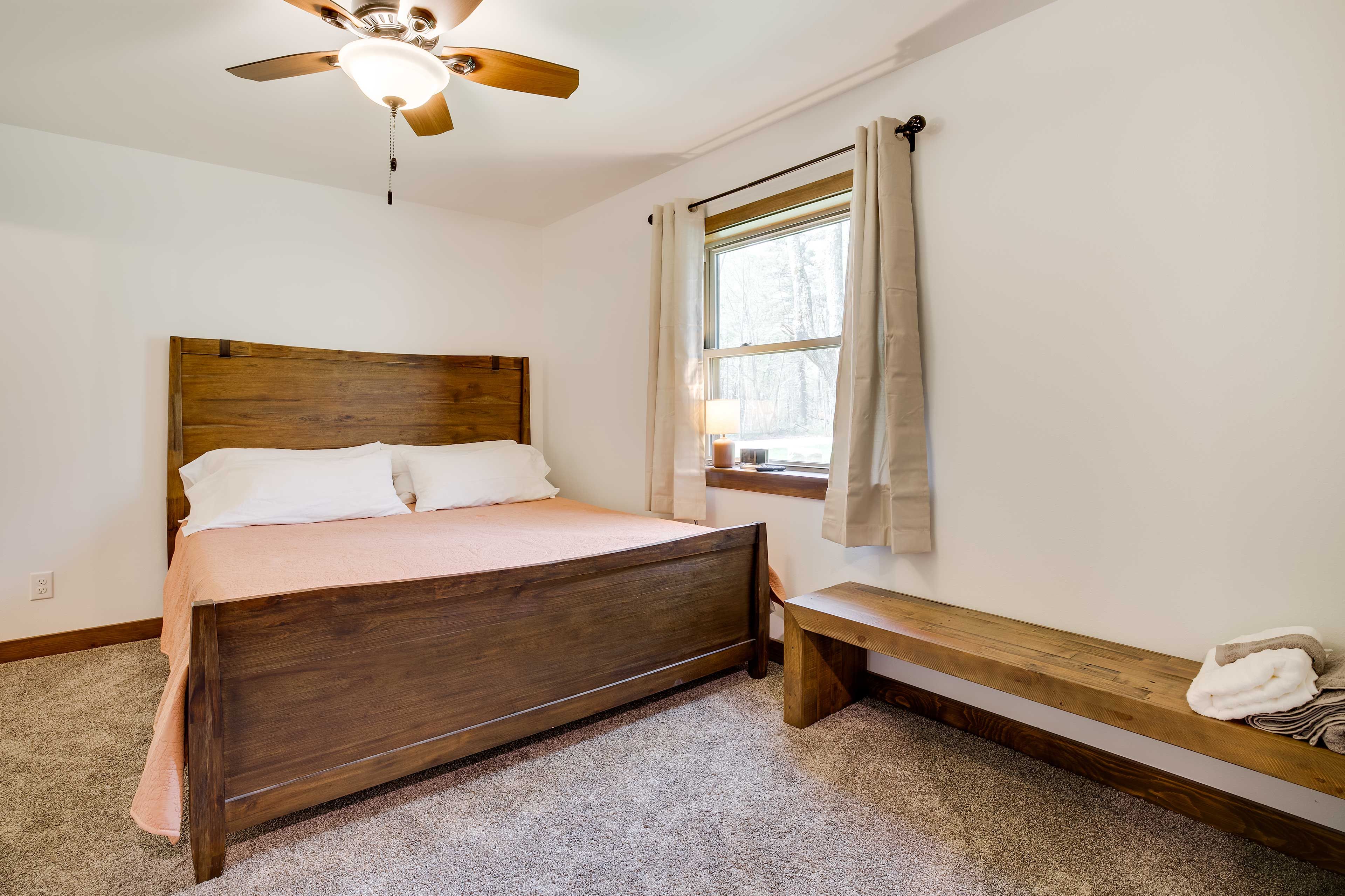Bedroom 1 | King Bed | Flat-Screen TV