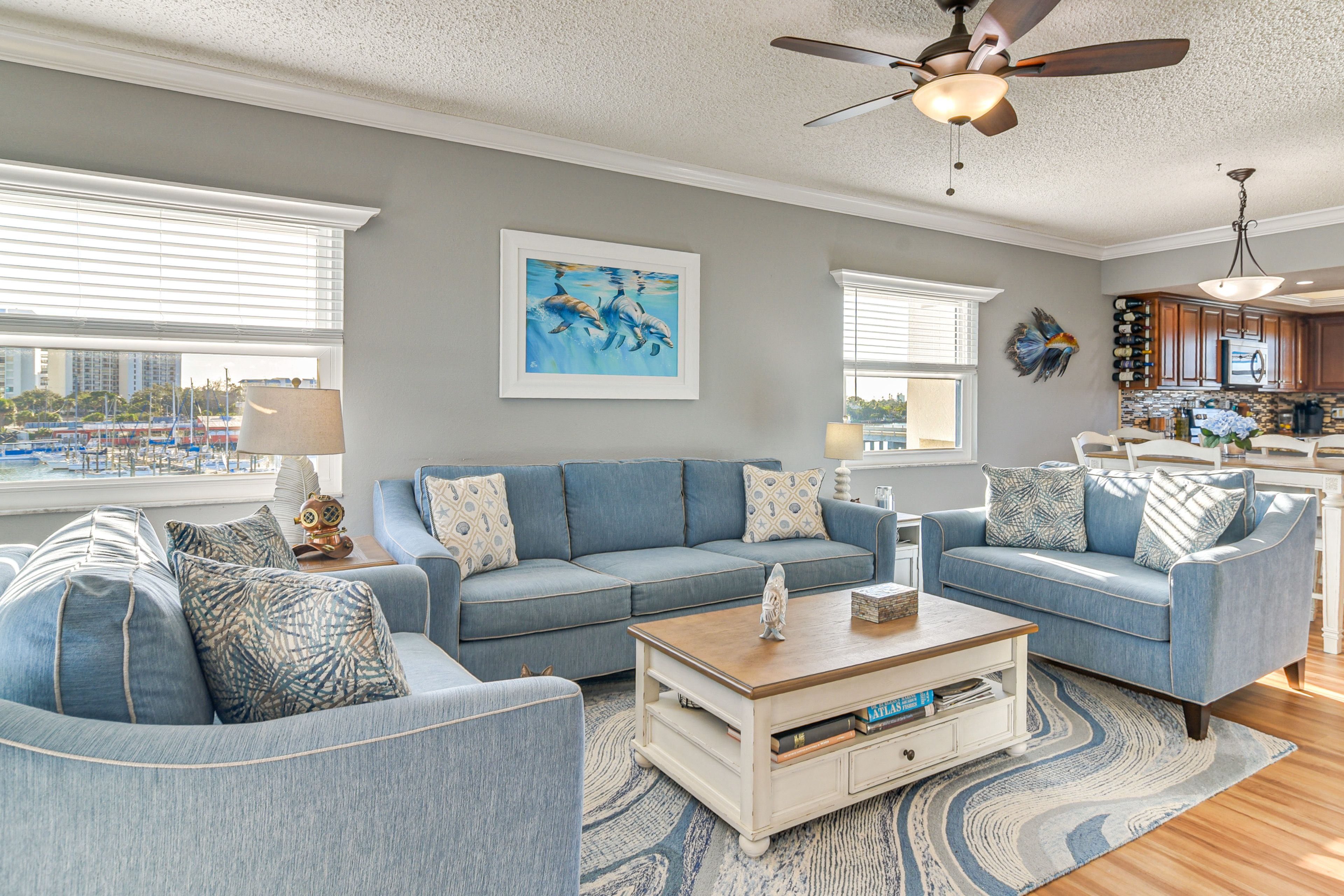 Living Room | Queen Sleeper Sofa | Central Heating & A/C | Free WiFi | Smart TV