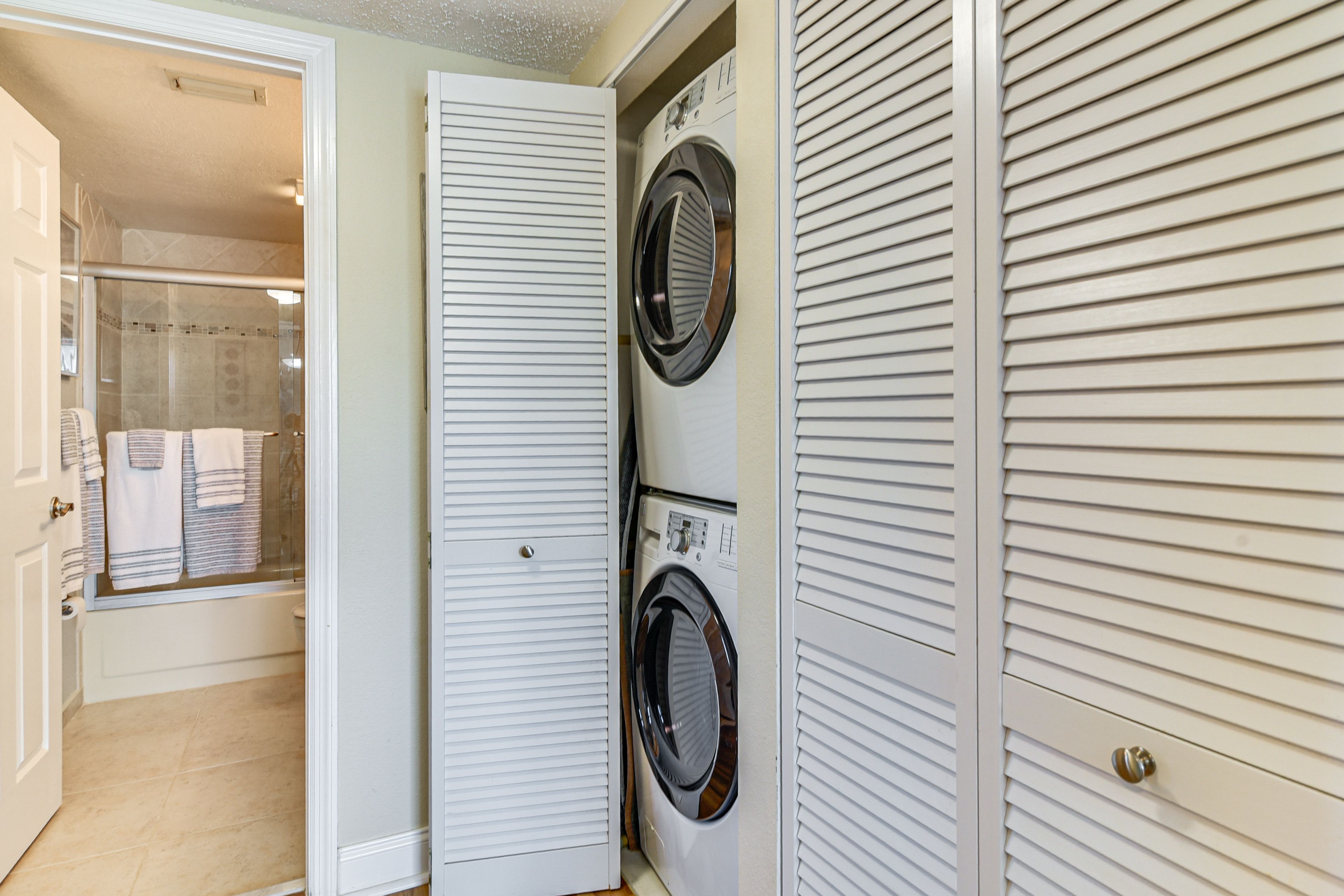Laundry Closet | Washer & Dryer
