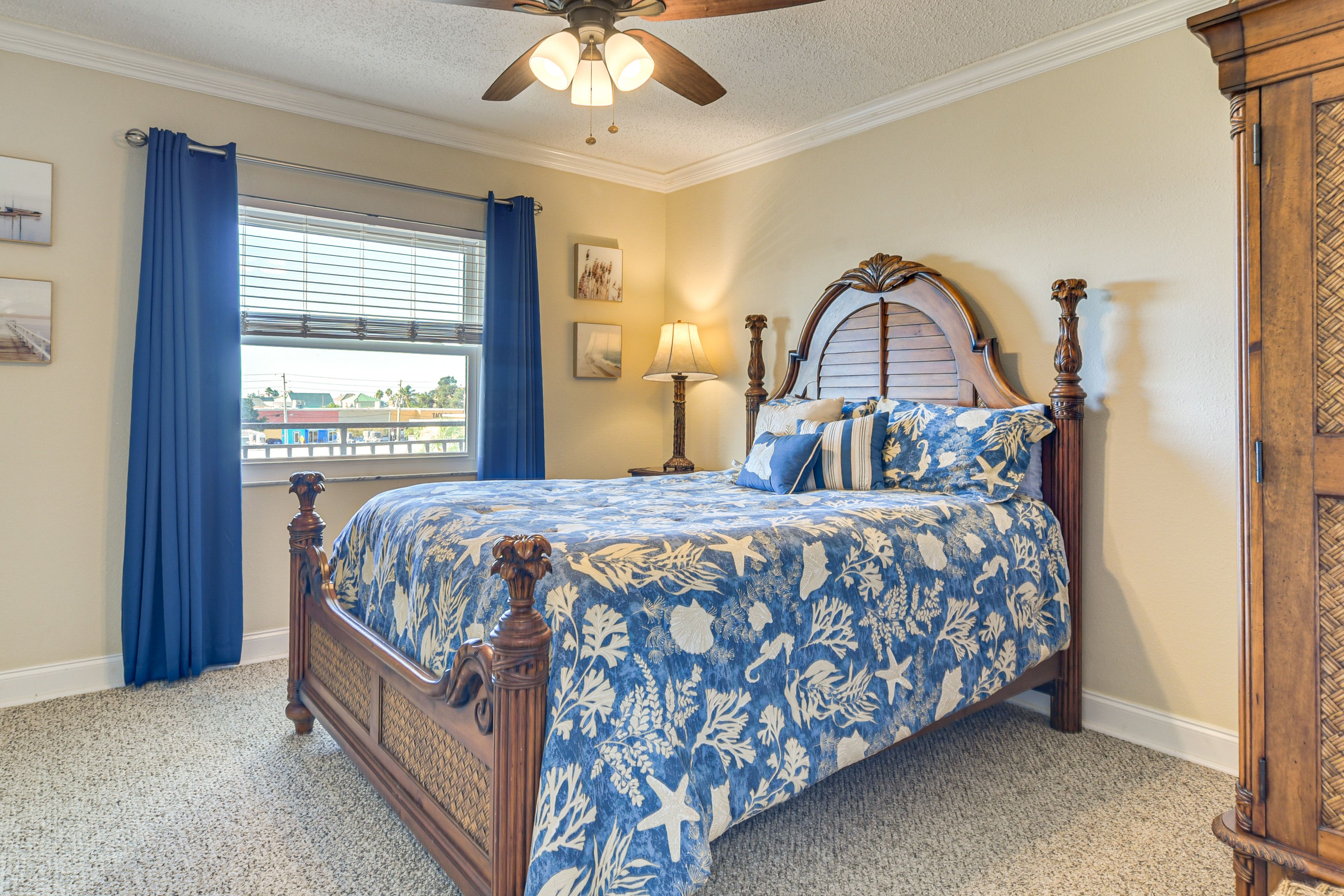 Bedroom 2 | Queen Bed | Smart TV
