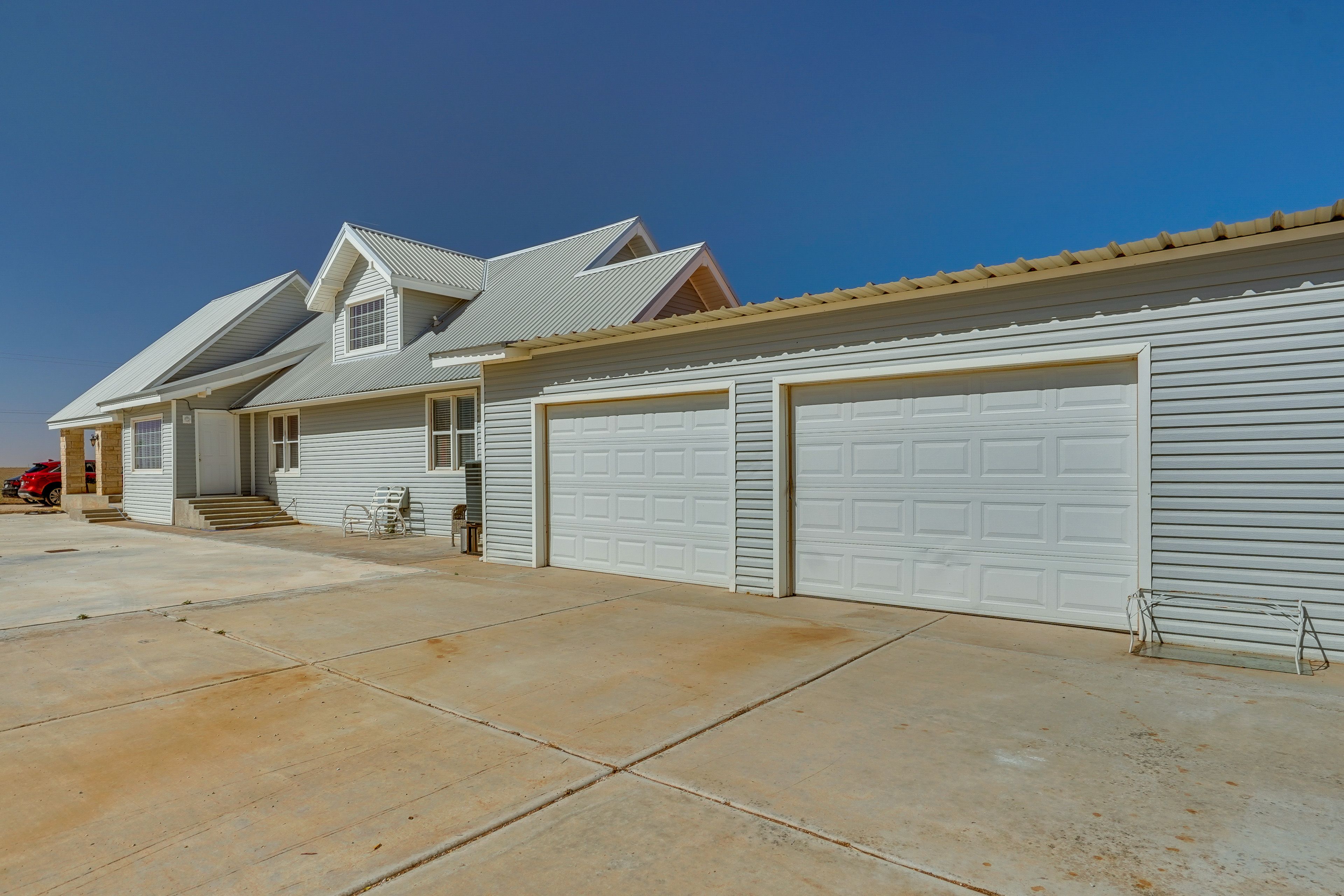 Parking | Garage (2 Vehicles) | Driveway (2 Vehicles) | RV & Trailer Parking