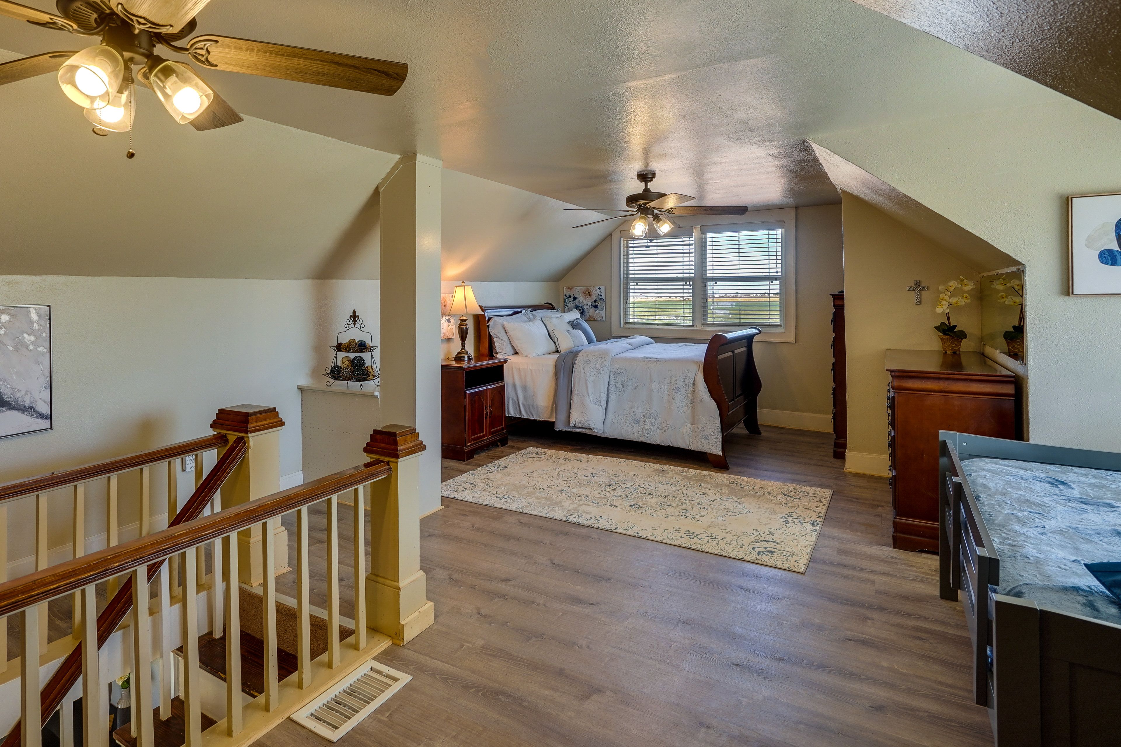 Bedroom 2 | Queen Bed | Twin Bed
