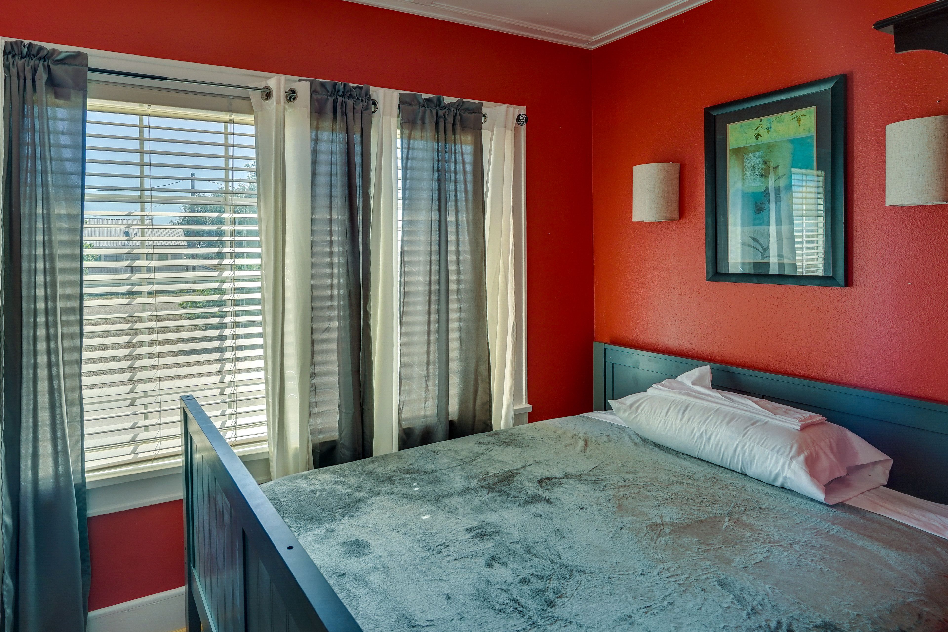 Additional Sleeping Area | Full Bed