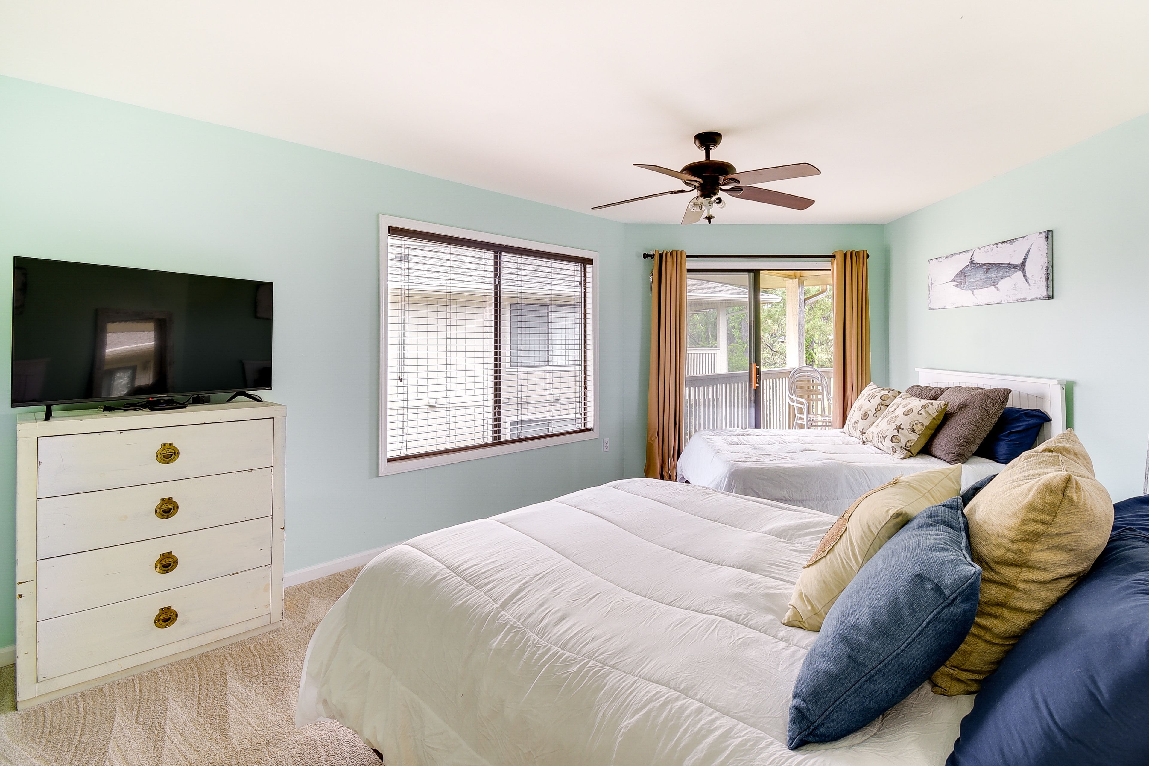 Bedroom 2 | Queen Bed | Full Bed | Smart TV