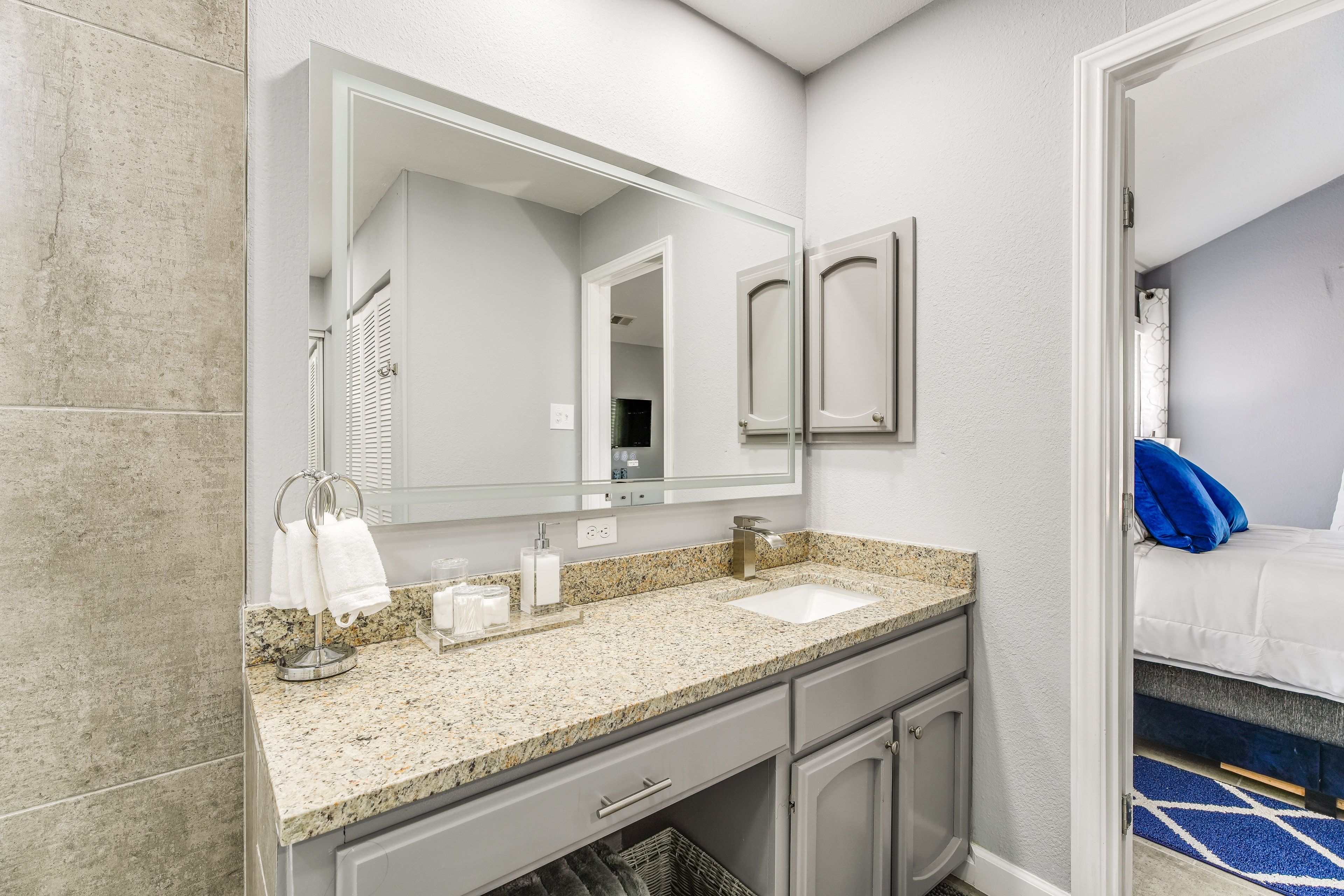 Full Bathroom | Complimentary Toiletries