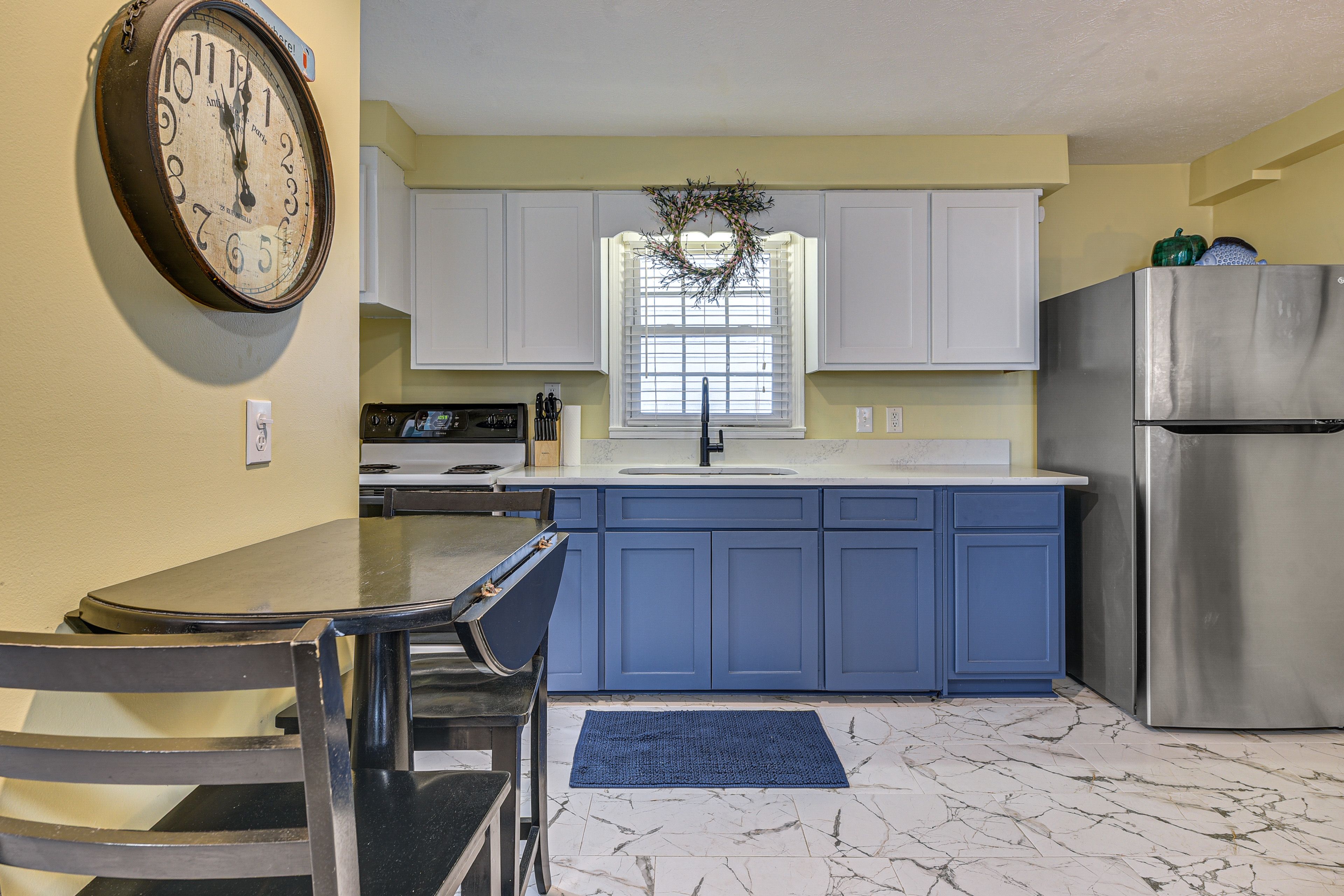 Kitchen | Dining Area