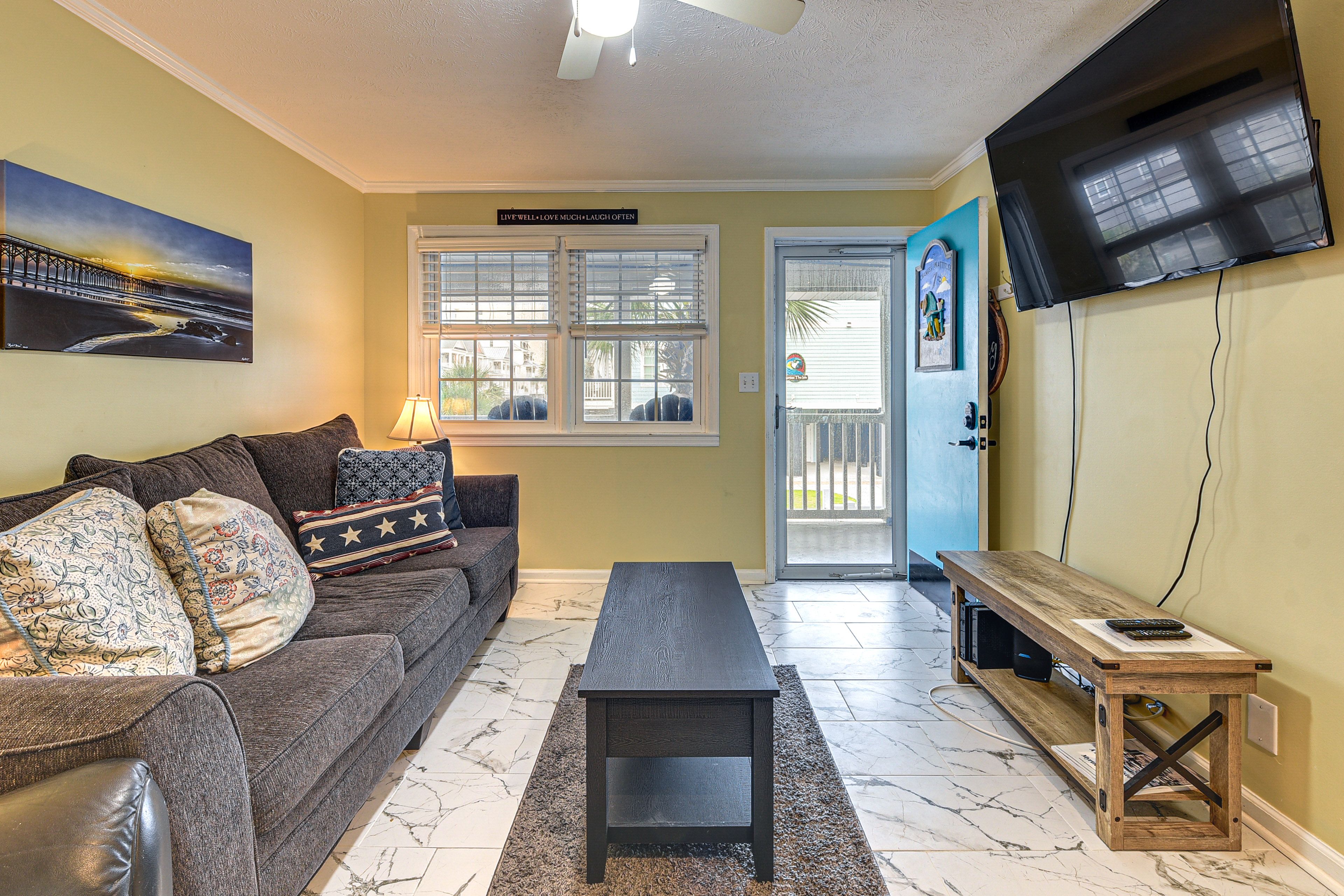 Living Room | Queen Sleeper Sofa | Window A/C Unit | Free WiFi