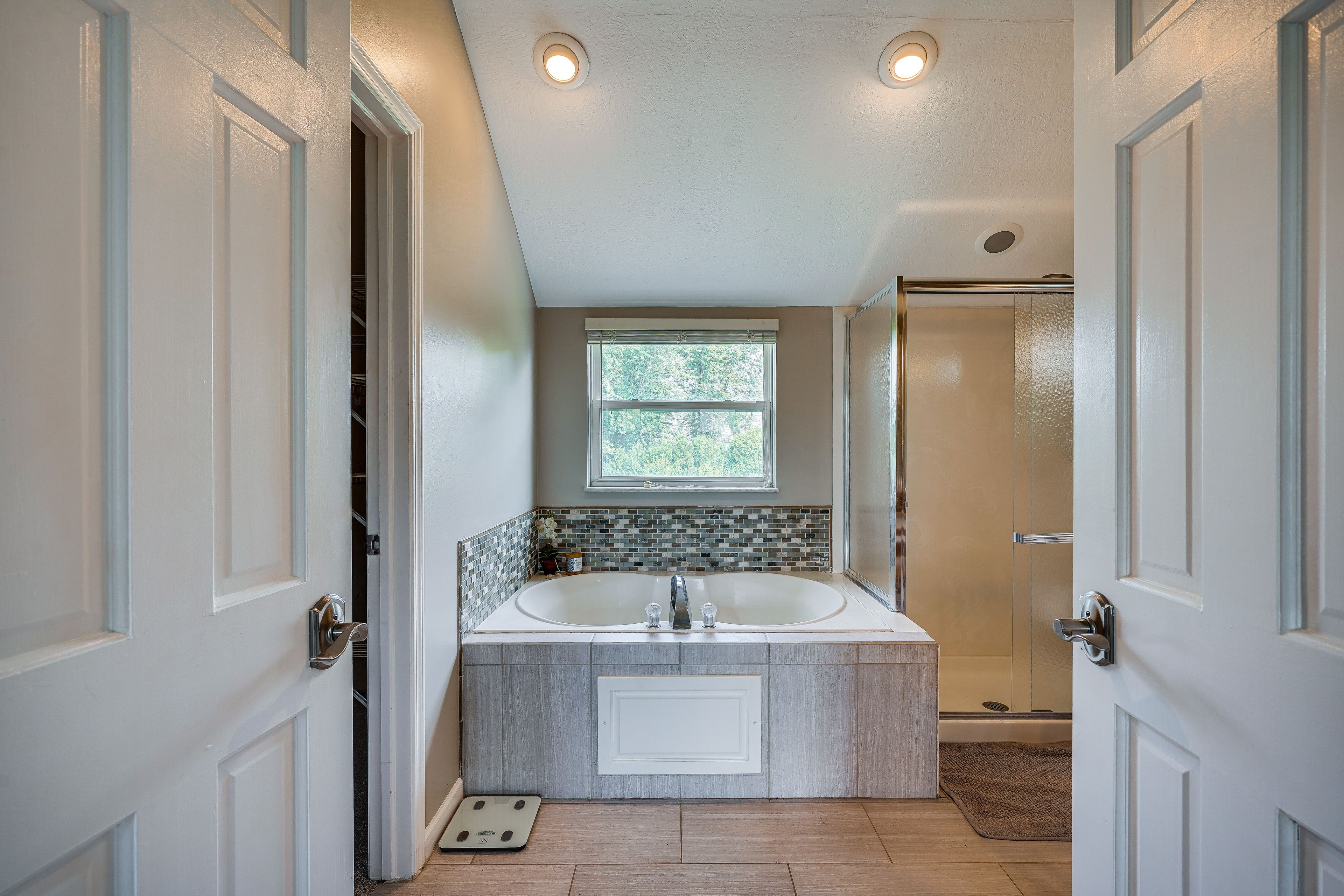 En-Suite Bathroom | Towels Provided