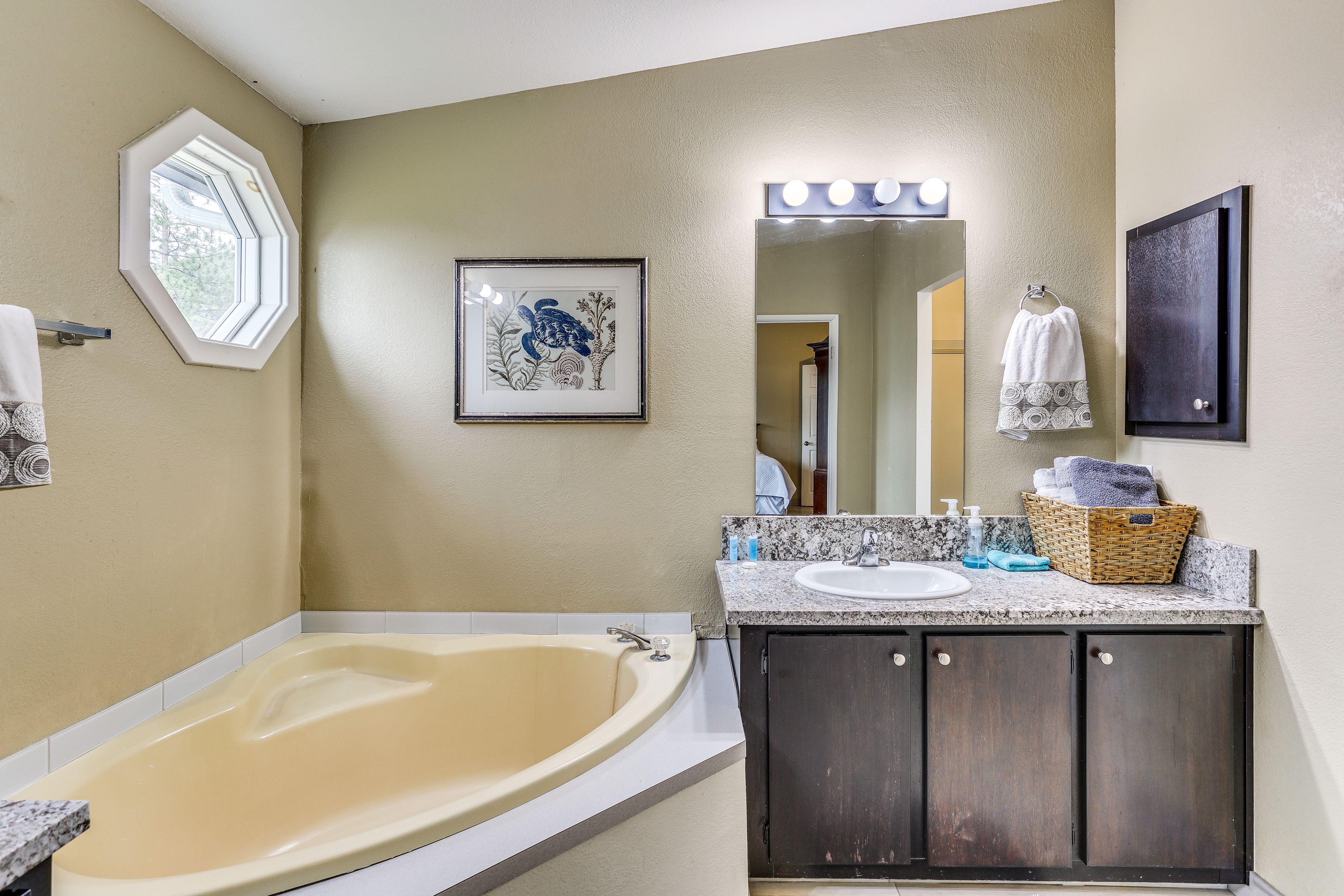 En-Suite Bathroom | Complimentary Toiletries | Hair Dryer