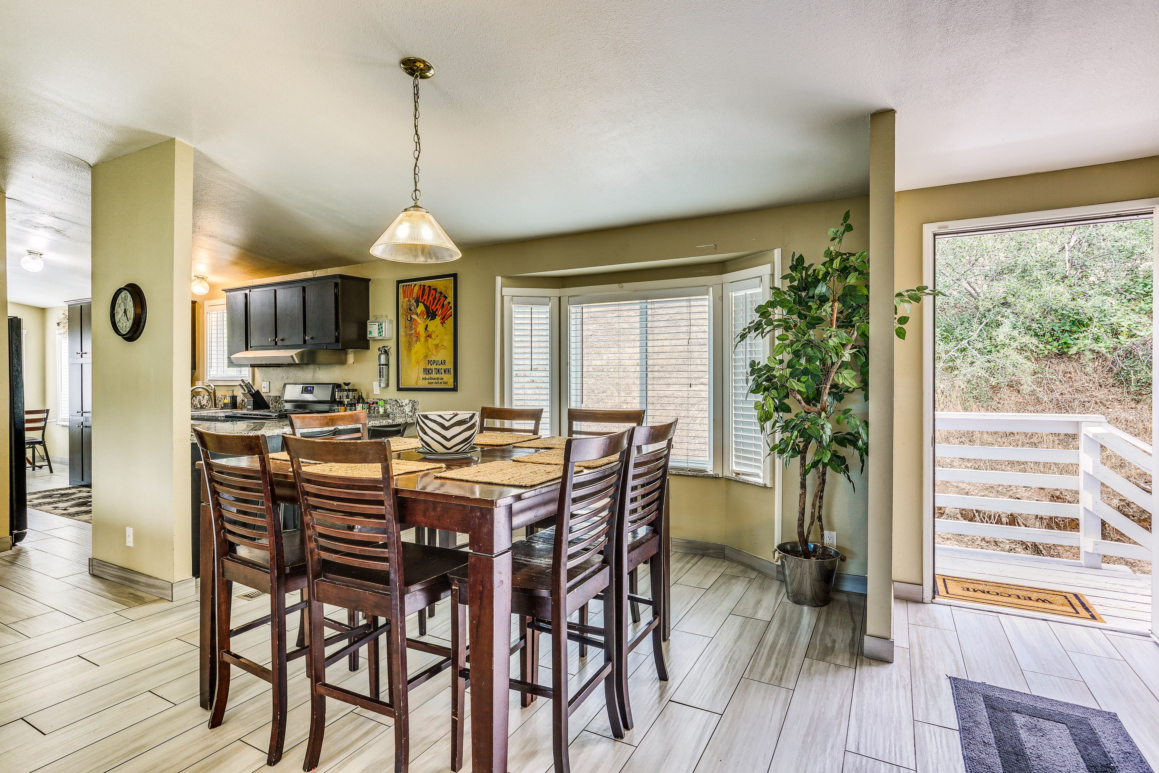 Dining Area | Dishware & Flatware Provided
