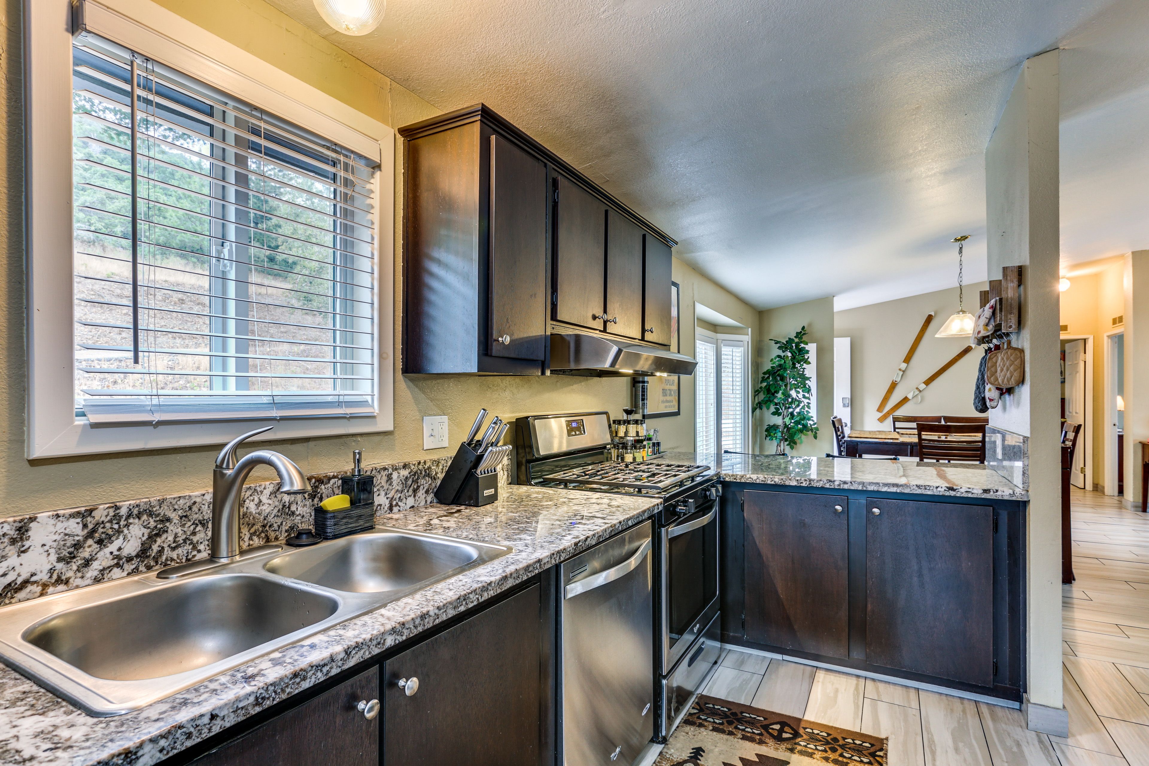 Eat-In Kitchen | Blender | Coffee Maker | Toaster | Trash Bags & Paper Towels