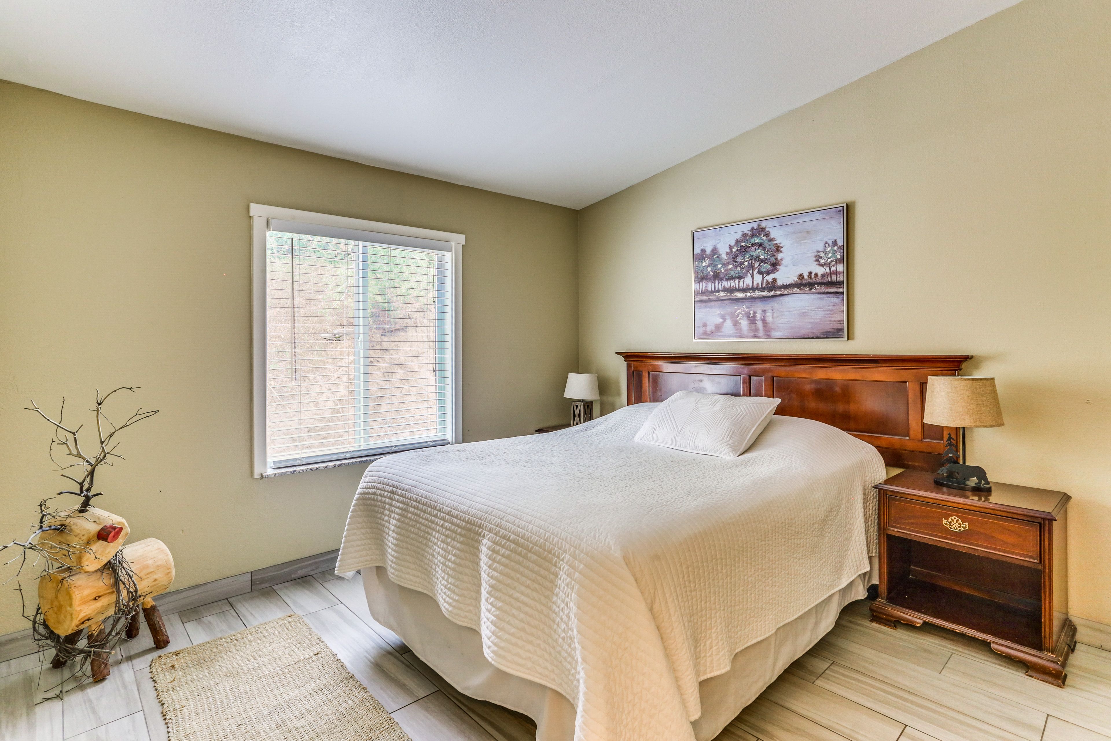 Bedroom 3 | Queen Bed