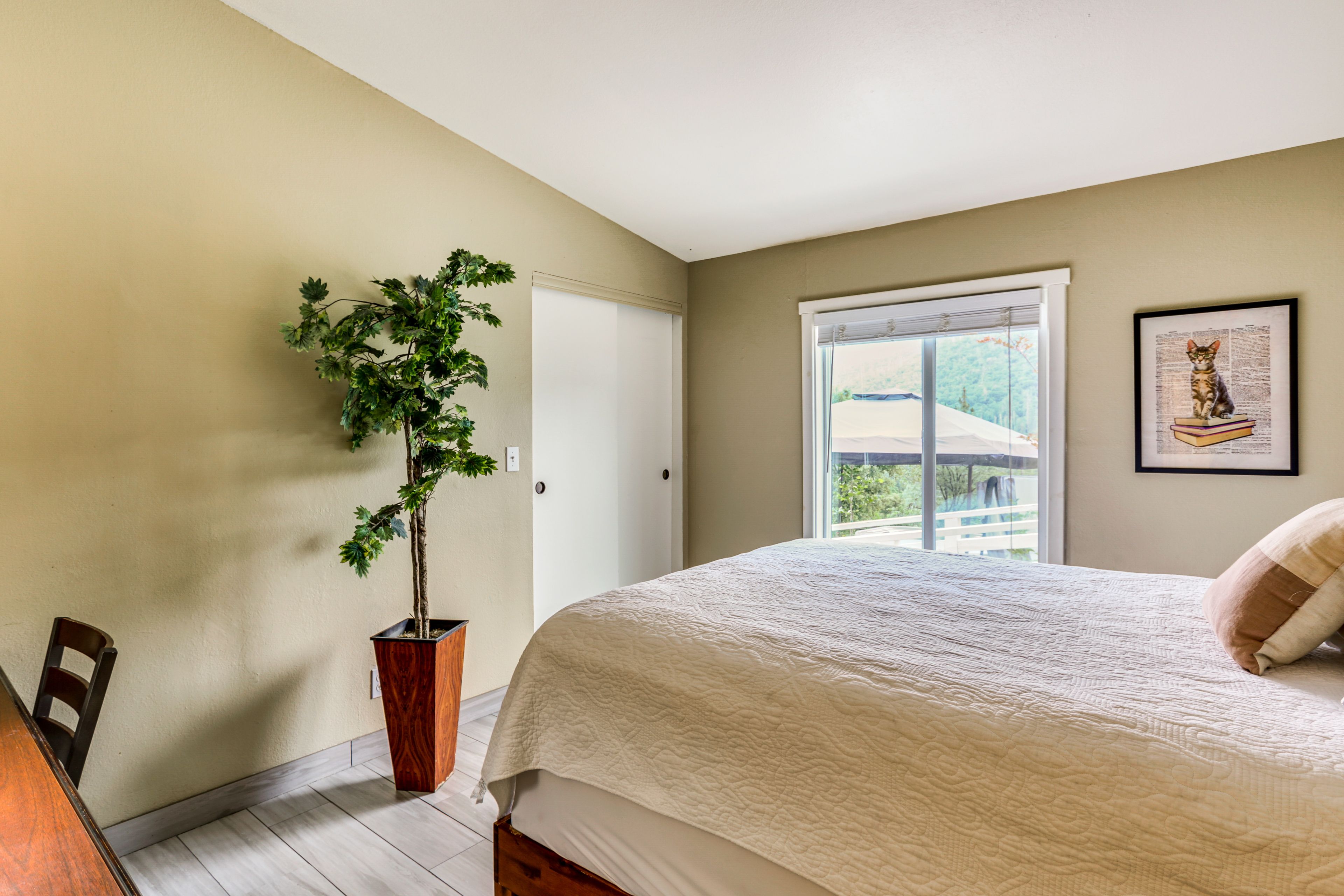 Bedroom 2 | Queen Bed