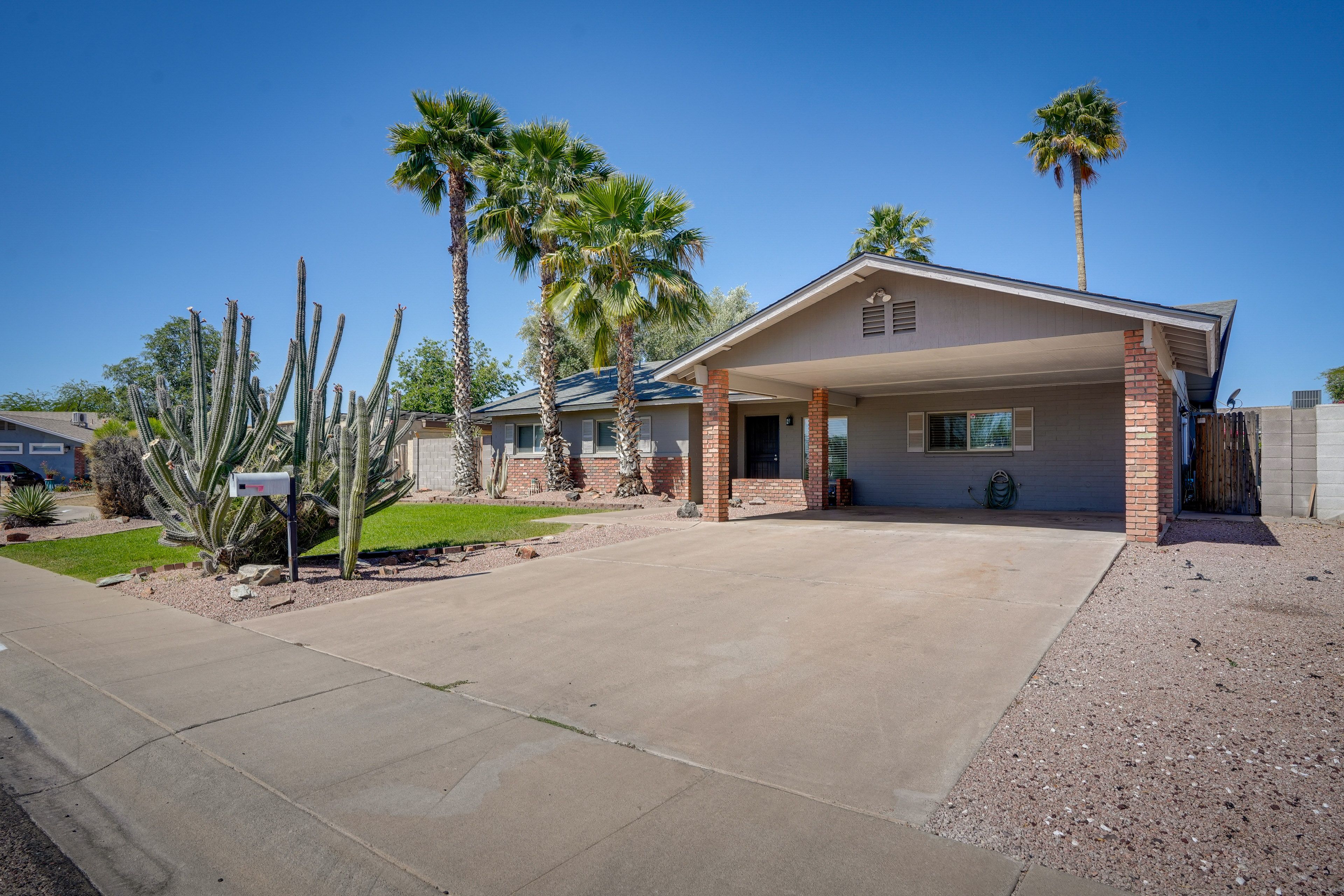 Parking | Carport (2 Vehicles) | Driveway (2 Vehicles)