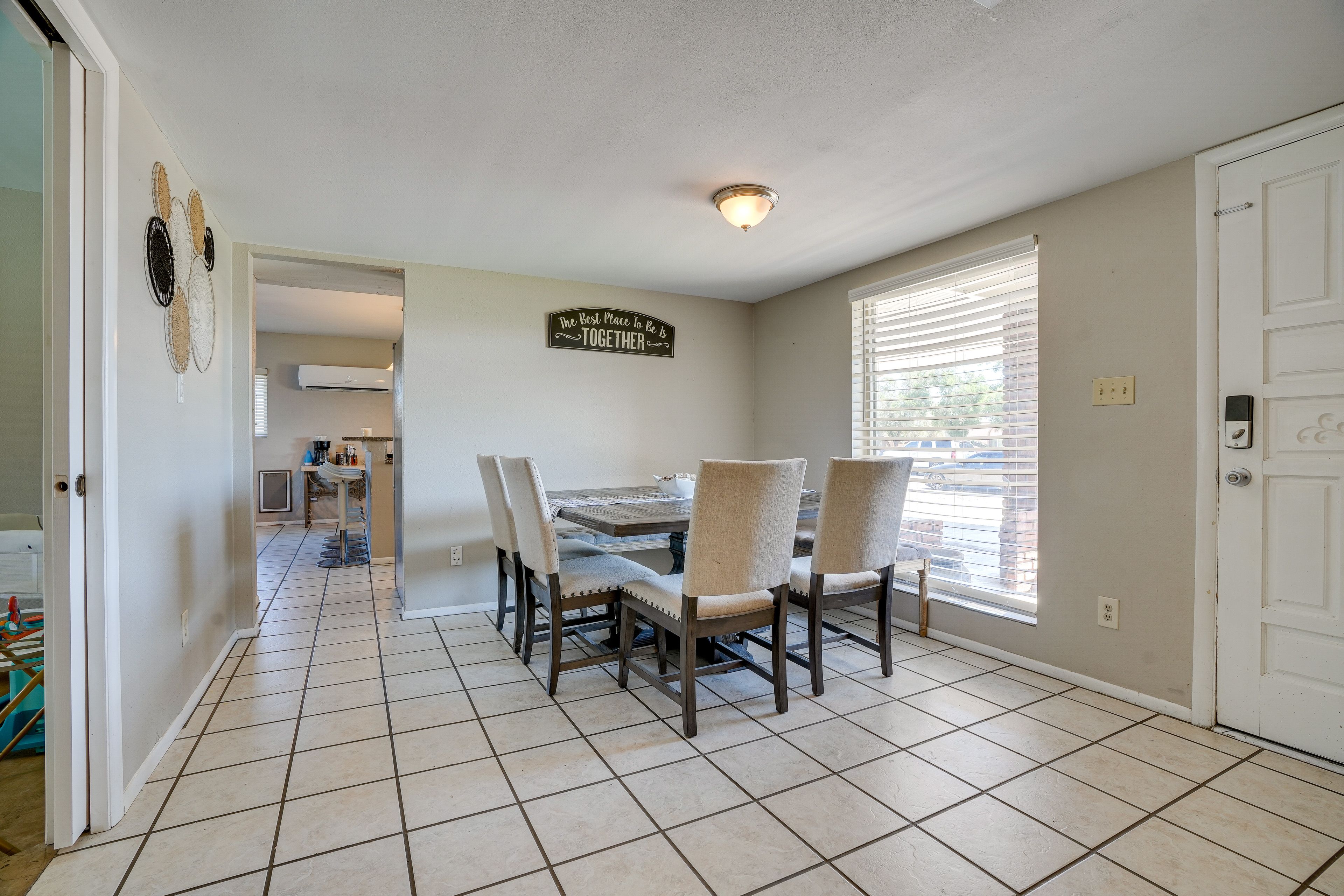 Dining Area | Dishware & Flatware Provided