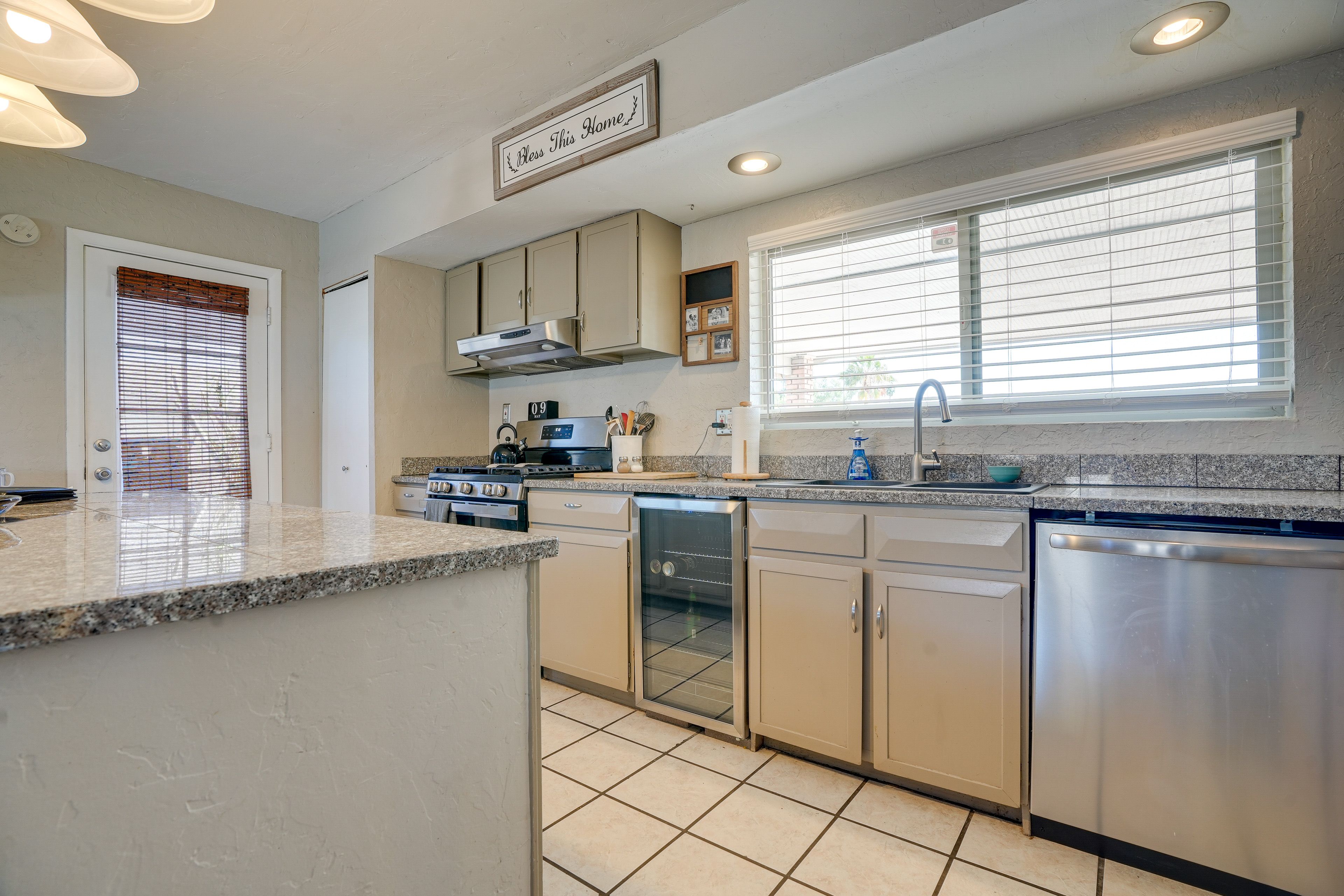 Kitchen | Equipped w/ Cooking Essentials