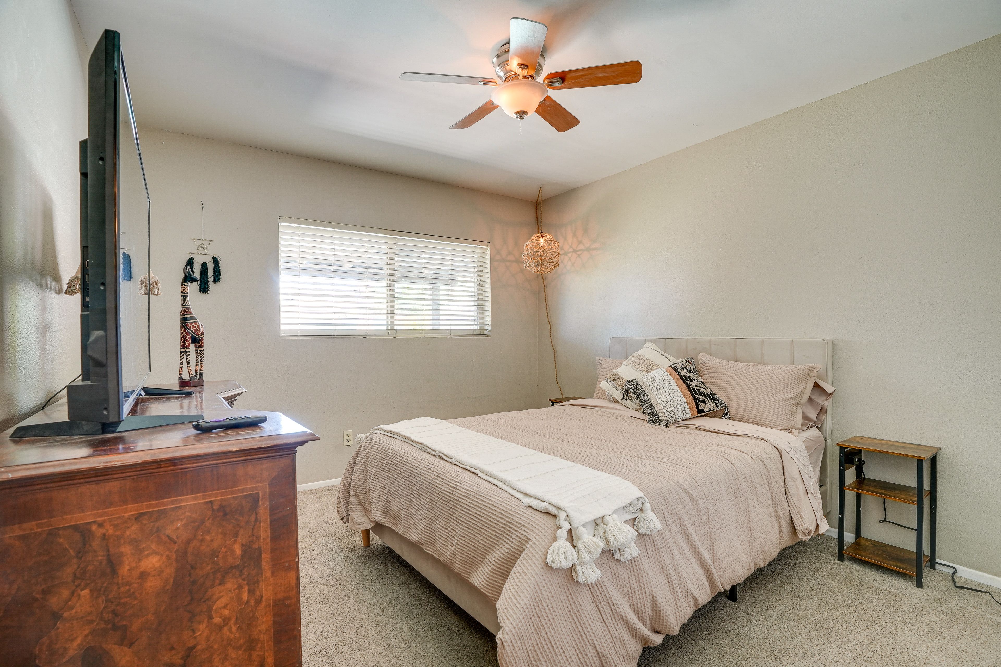 Bedroom 3 | Queen Bed