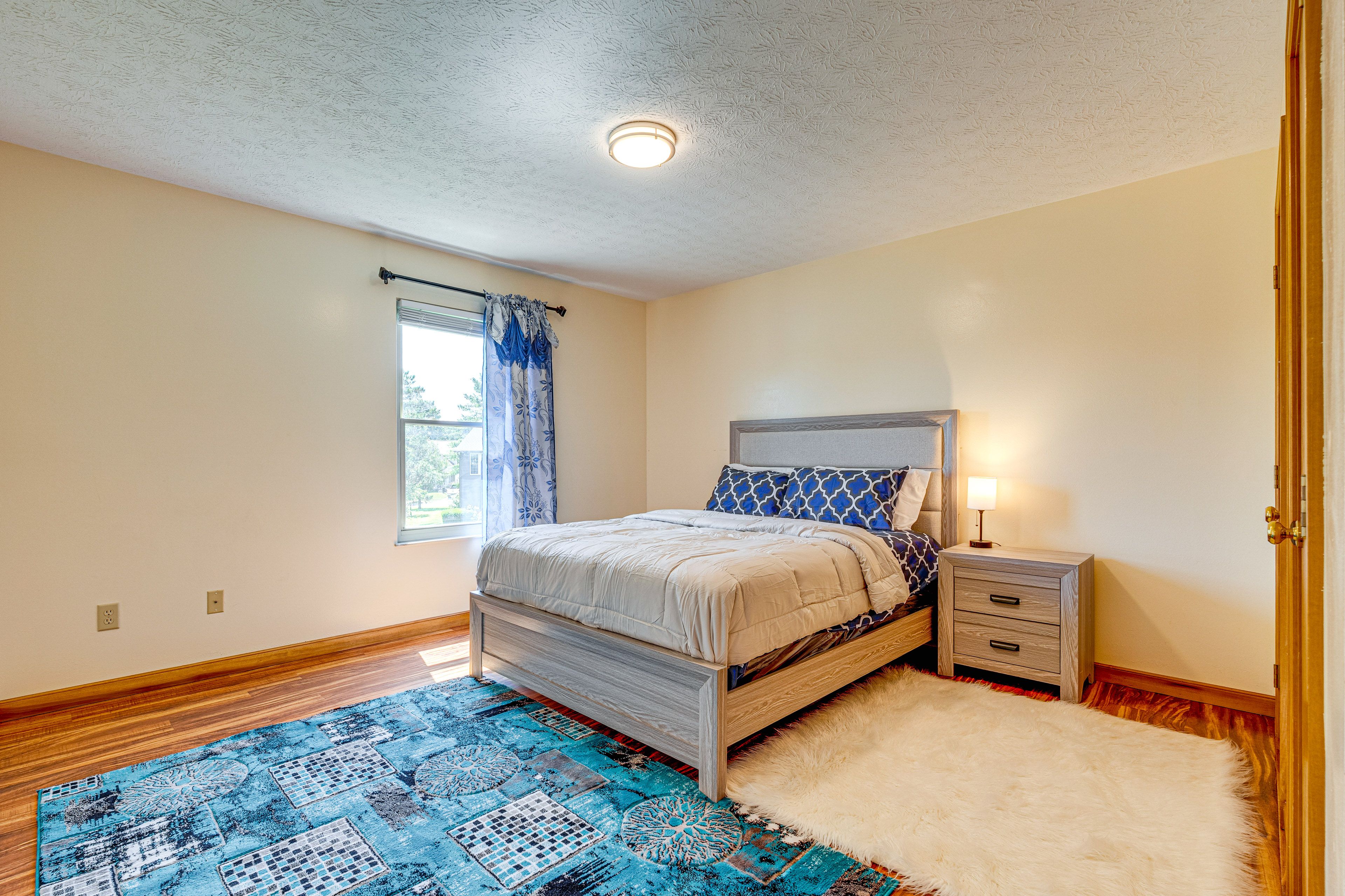 Bedroom 2 | 2nd Floor | Queen Bed
