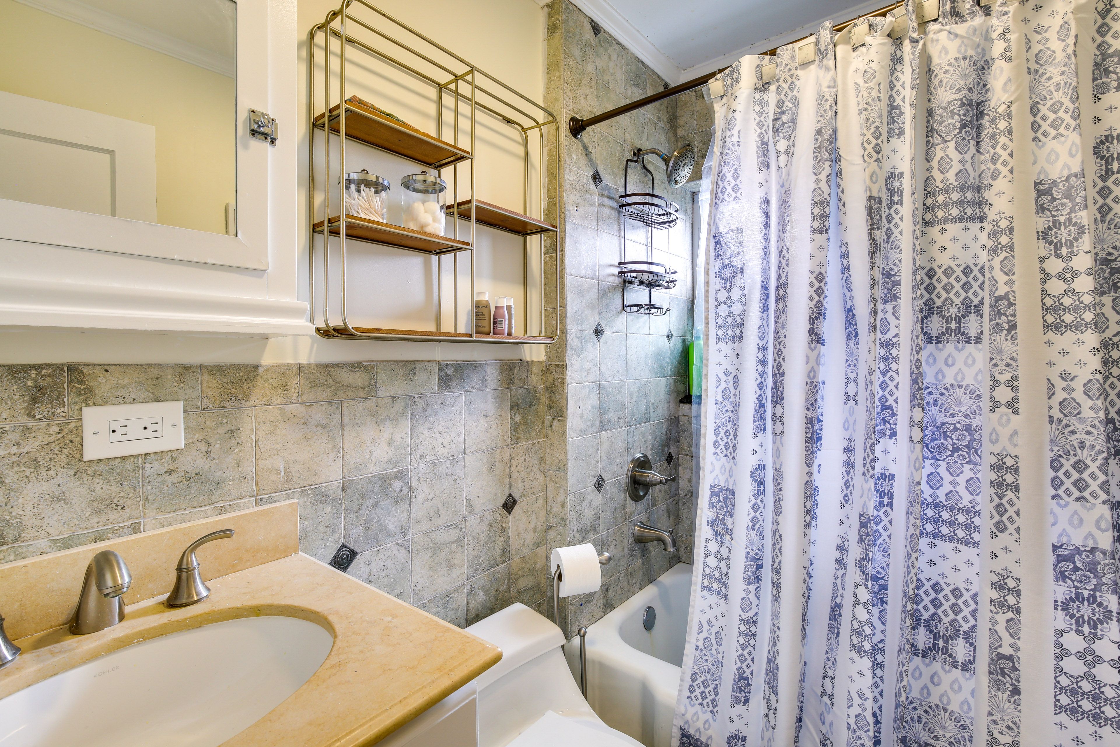 Full Bathroom