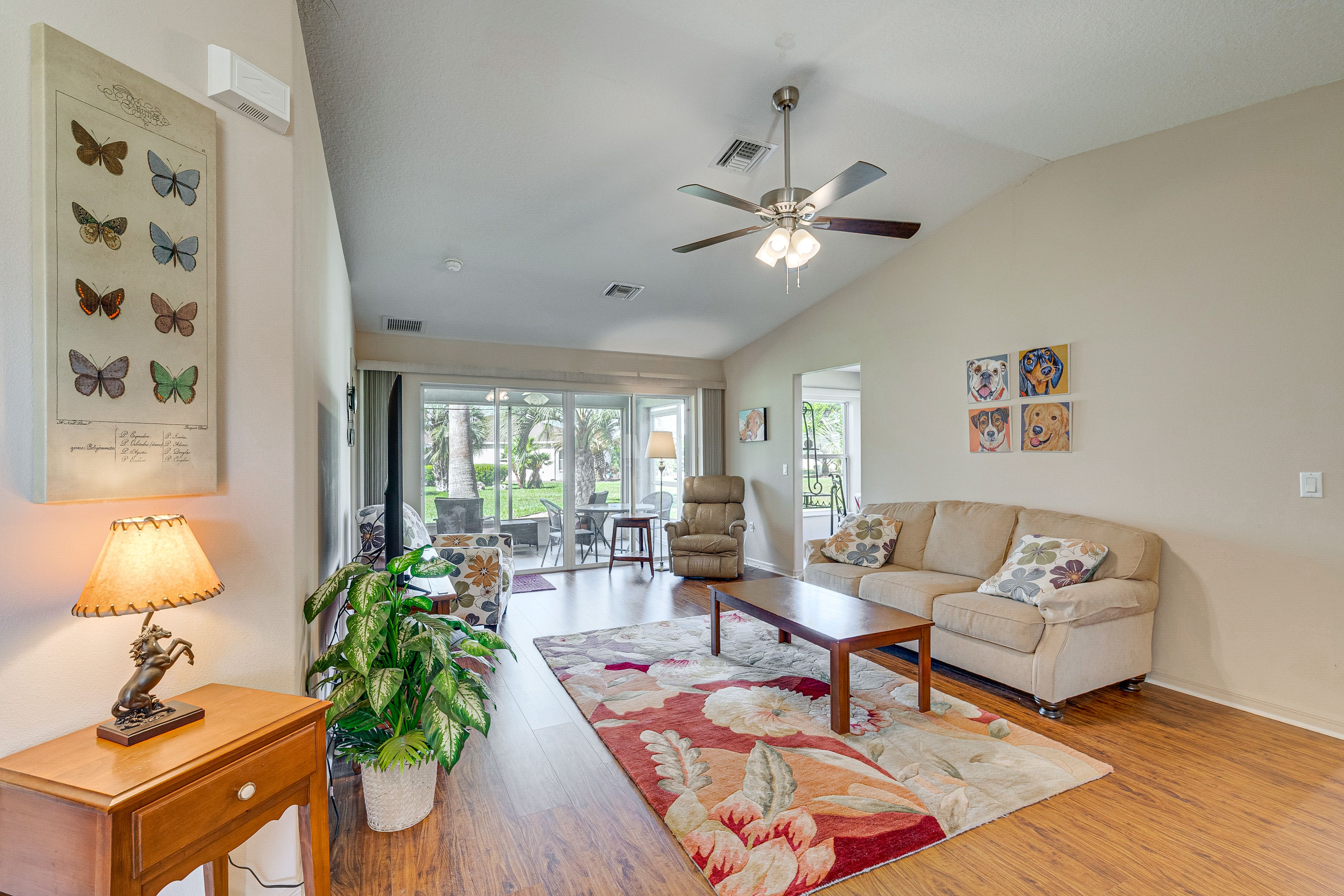 Living Room | Free WiFi | Smart TV | Central A/C & Heating | Piano