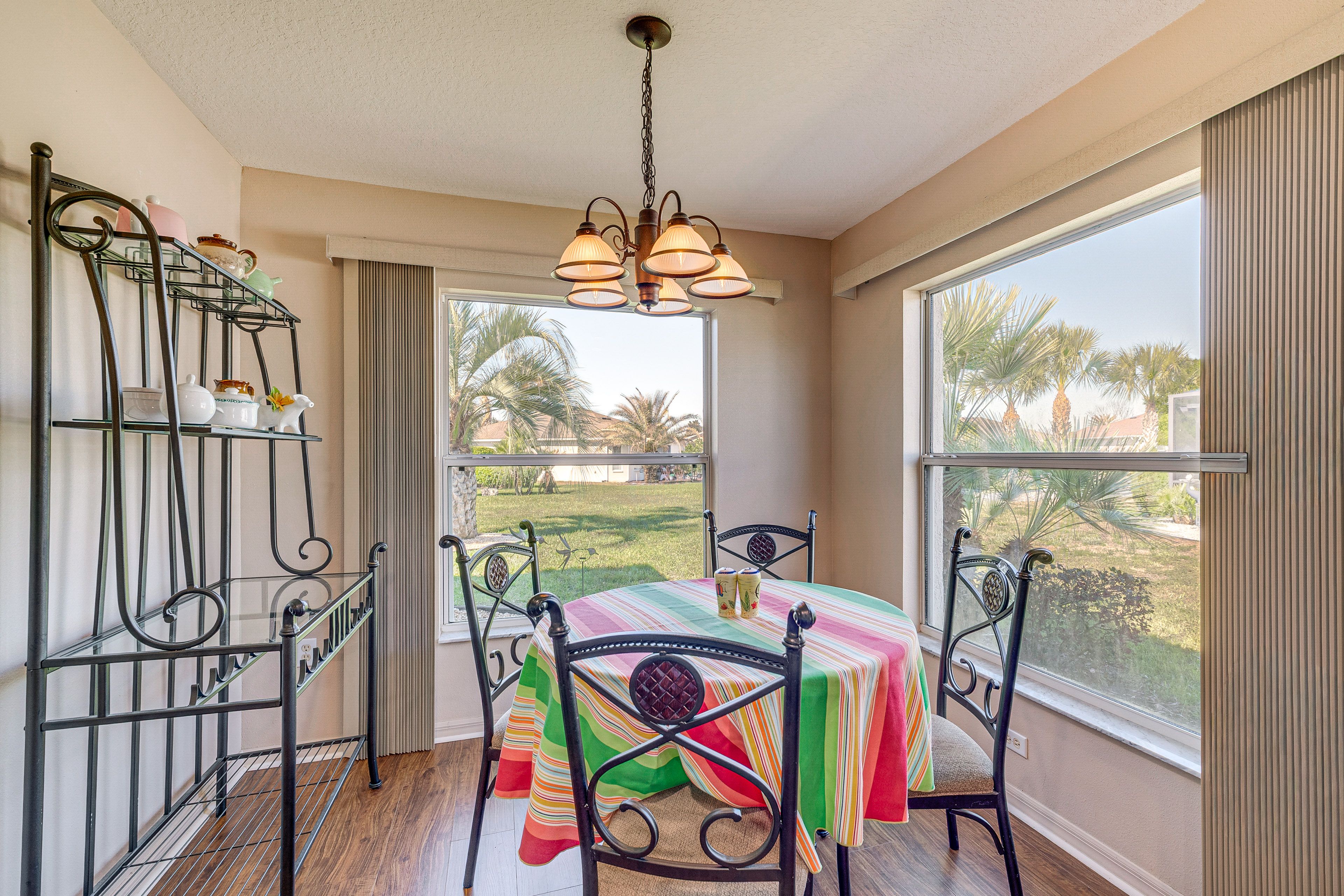 Dining Area | Dishware & Flatware Provided