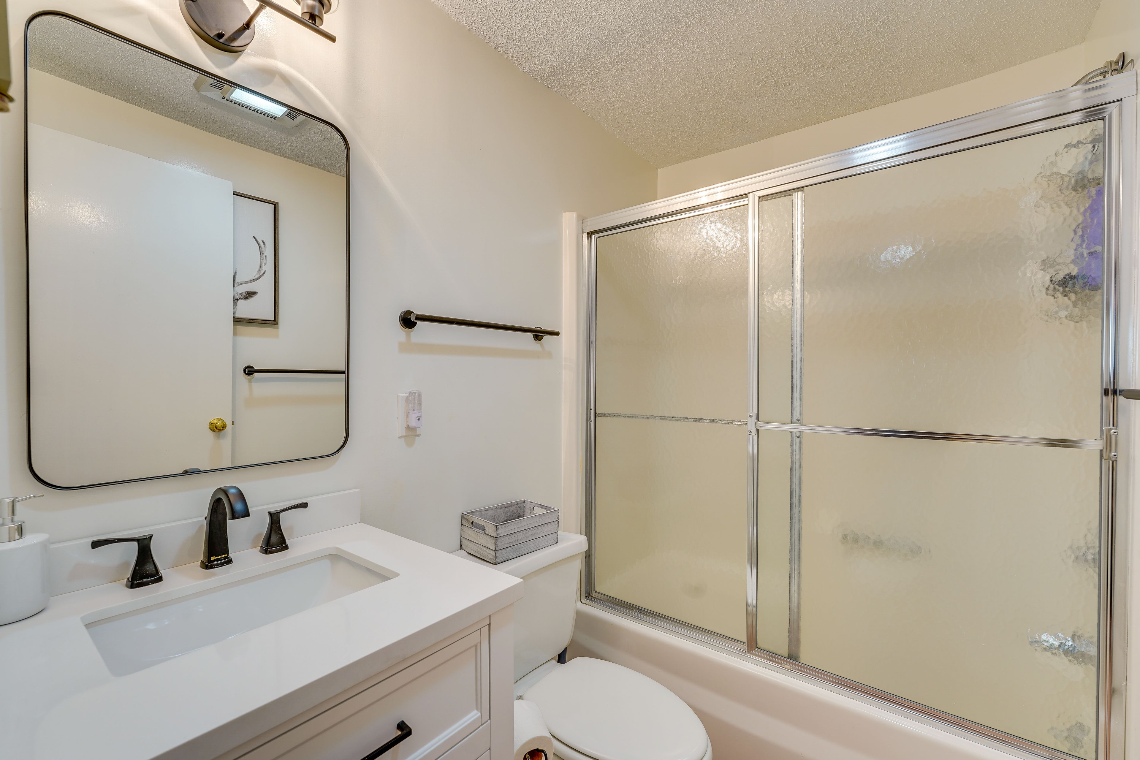 En-Suite Bathroom | Complimentary Toiletries | Towels | Hair Dryer