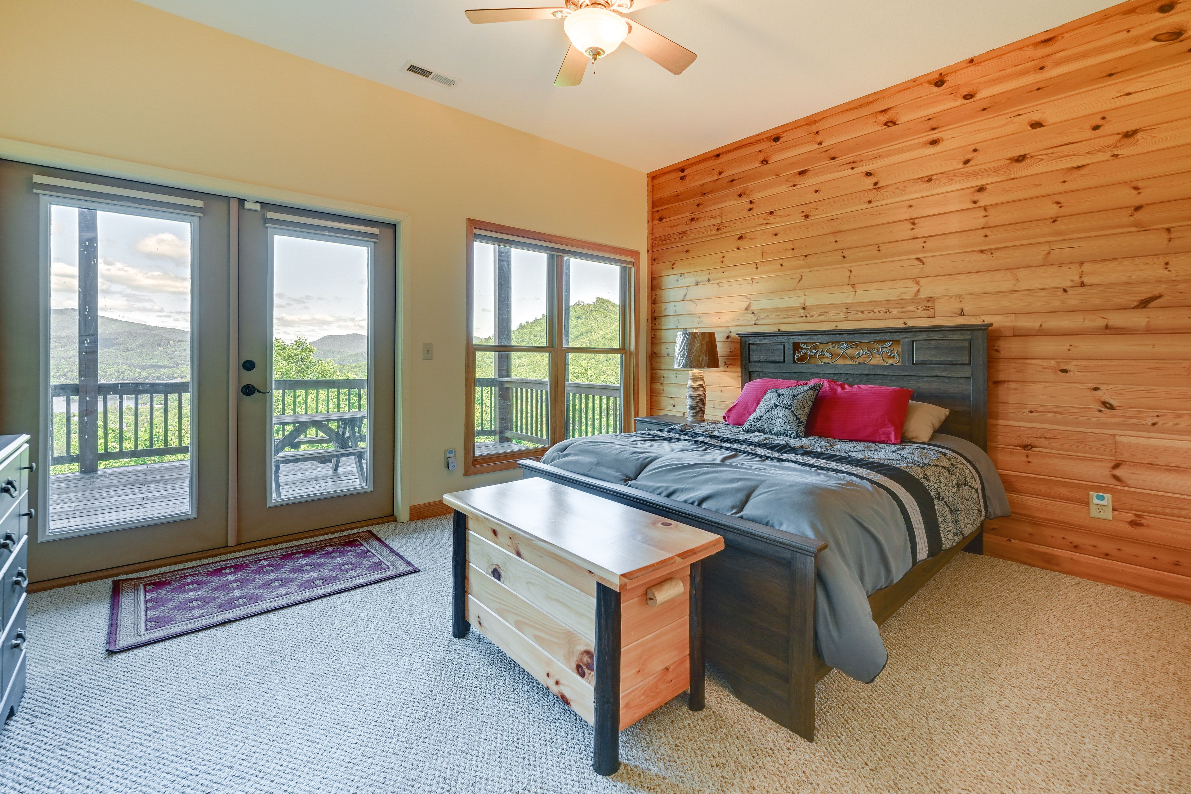 Bedroom 2 | Queen Bed