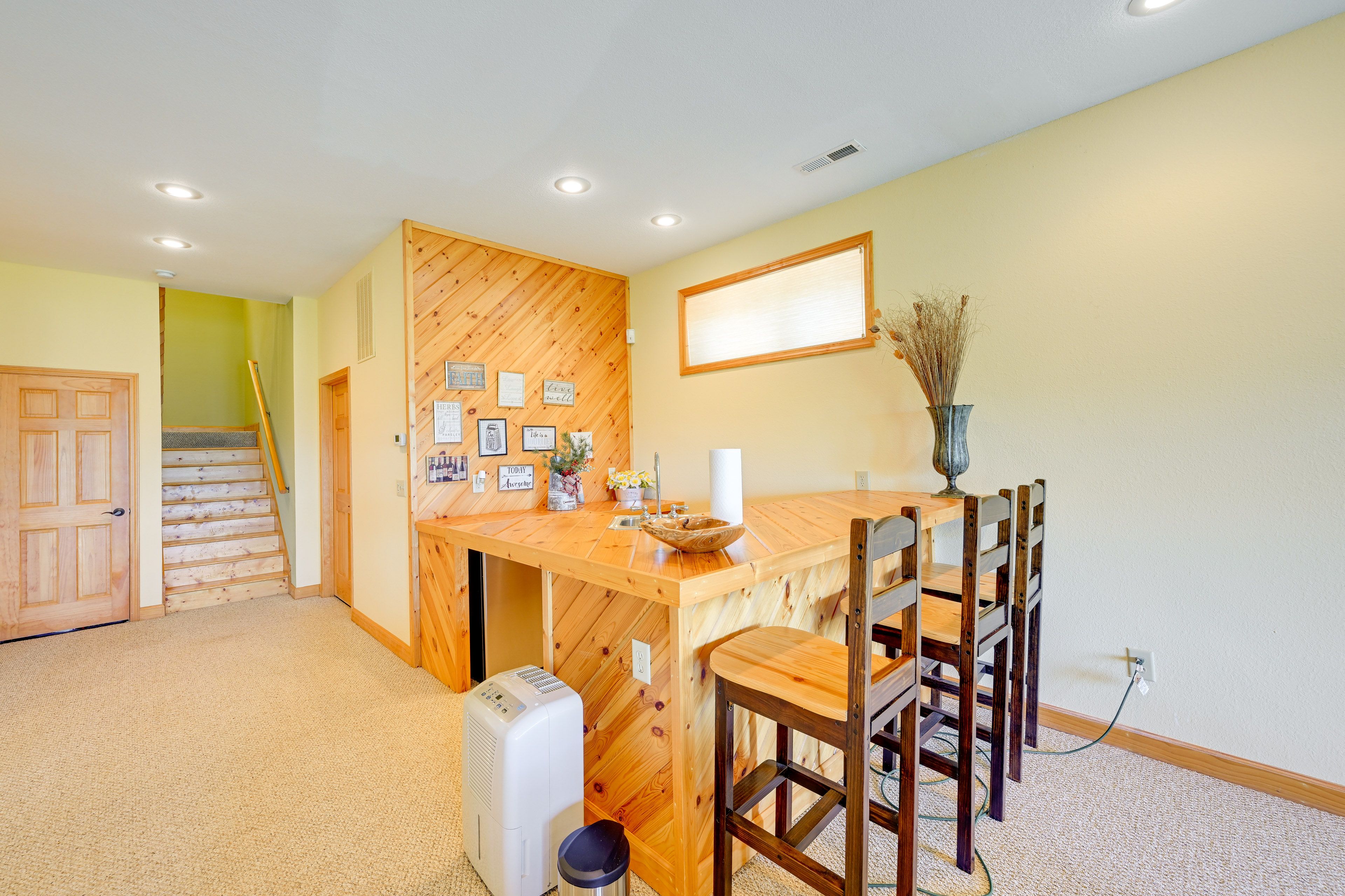 Lower Living Area | Wet Bar