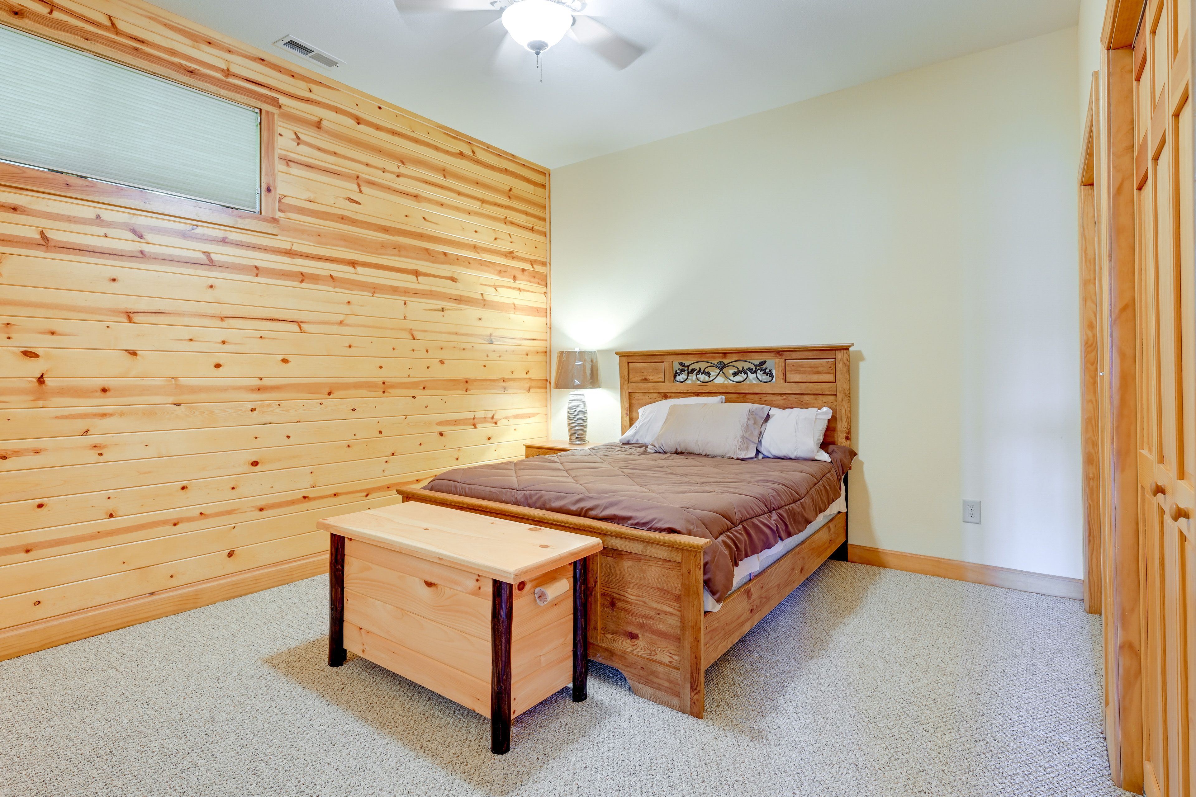 Bedroom 3 | Queen Bed