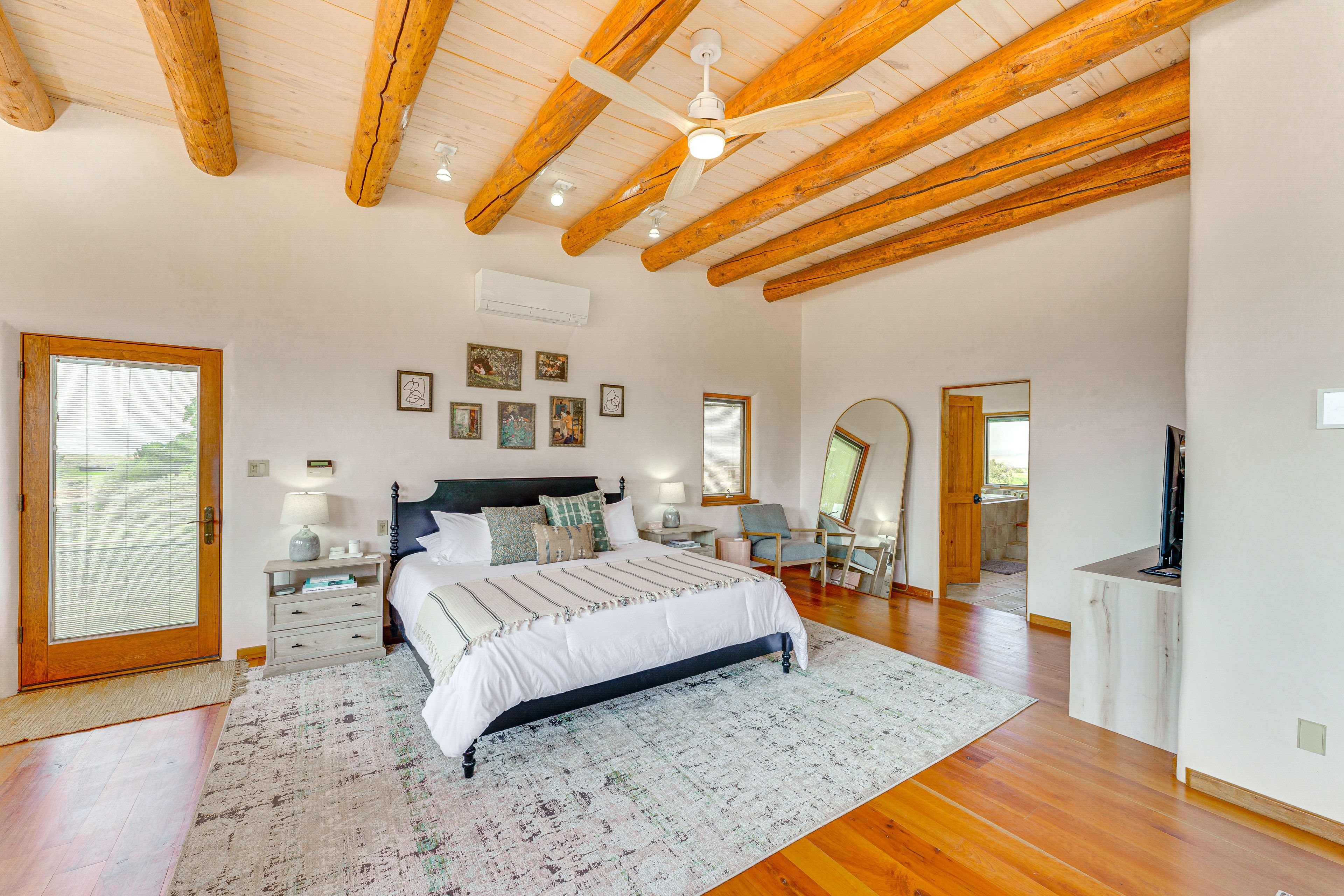 Bedroom 1 | King Bed | 2nd Floor | Smart TV | En-Suite Bathroom | A/C Unit