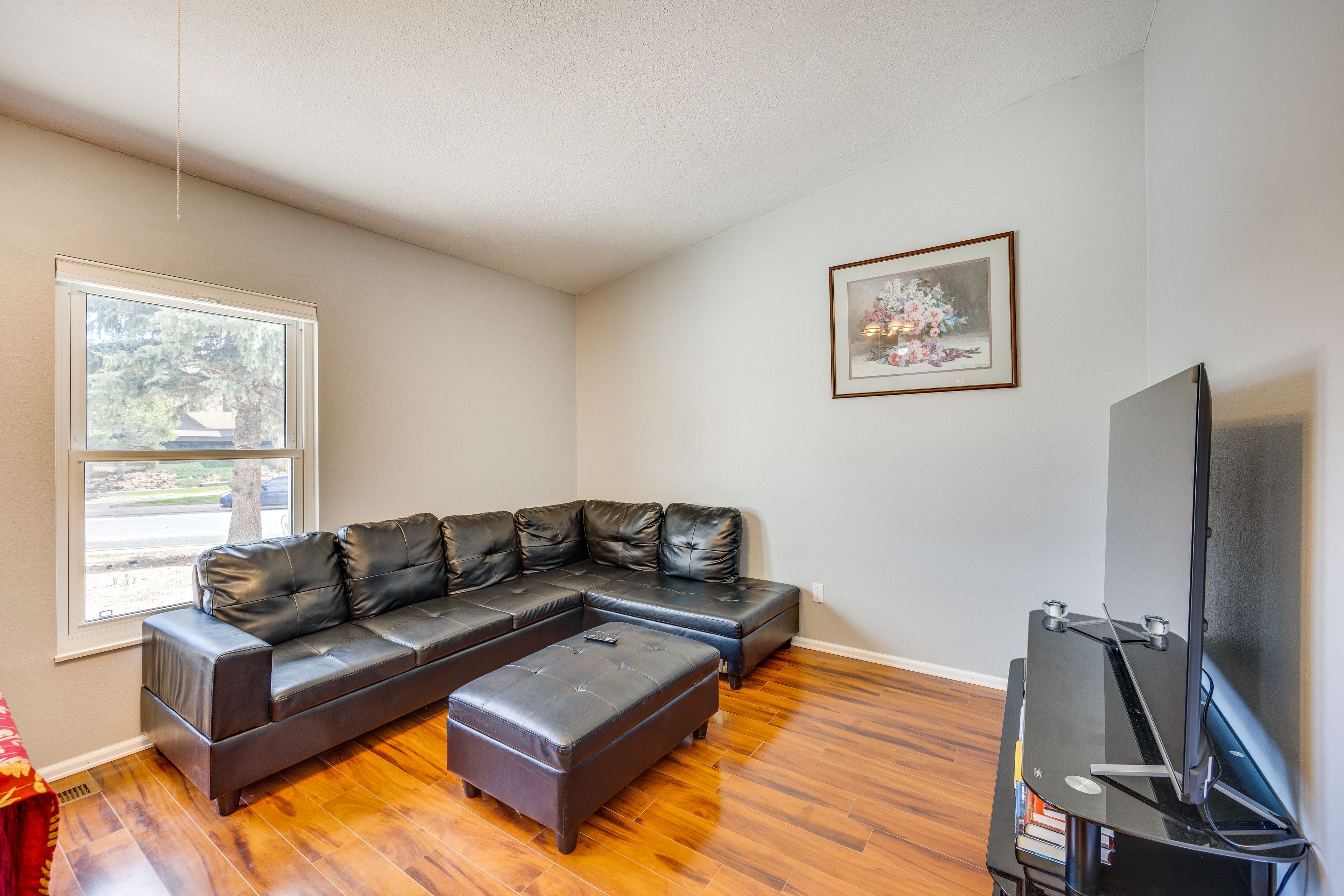 Living Area | Smart TV | Books | Board Games