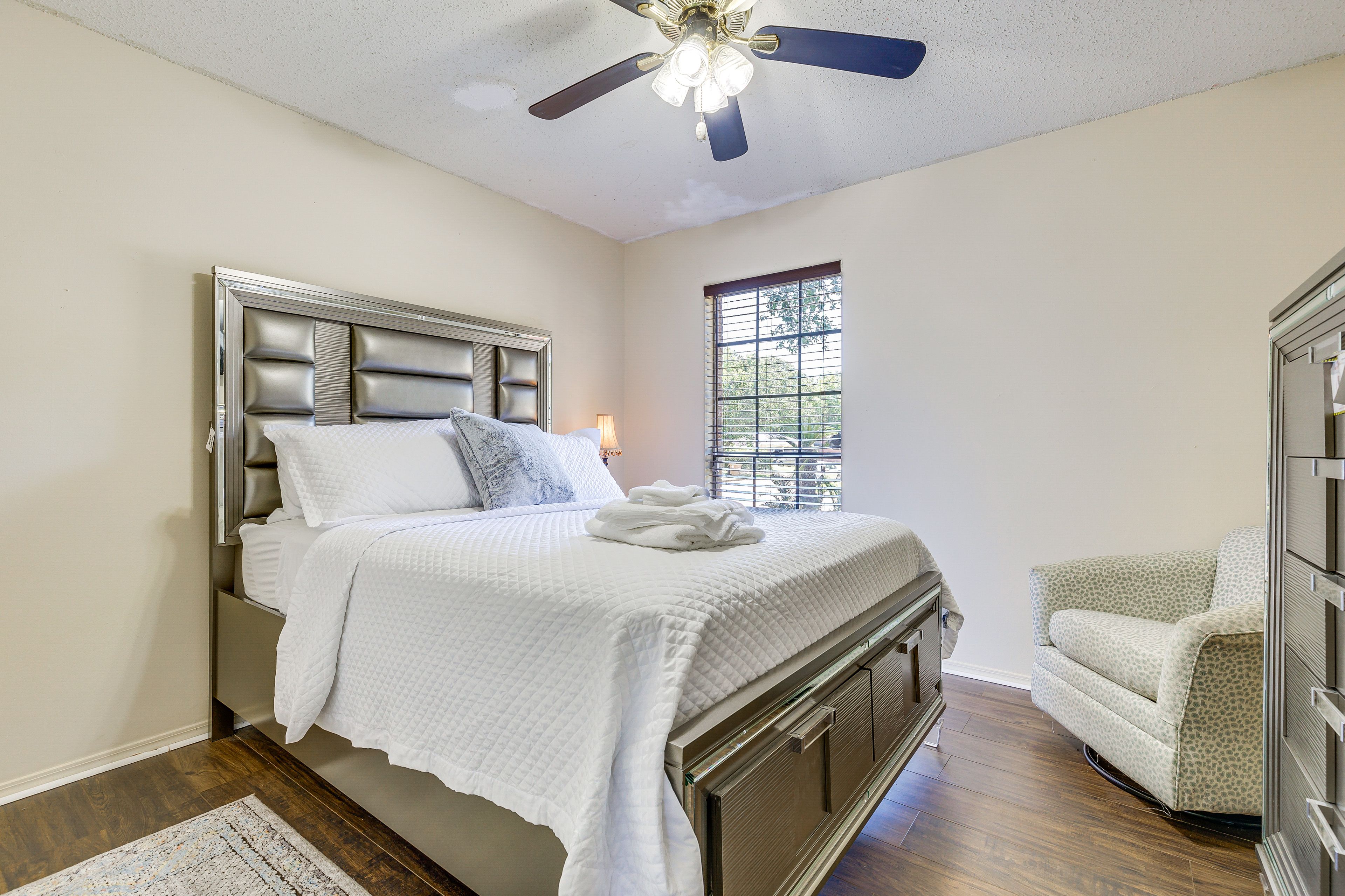 Bedroom 2 | Queen Bed