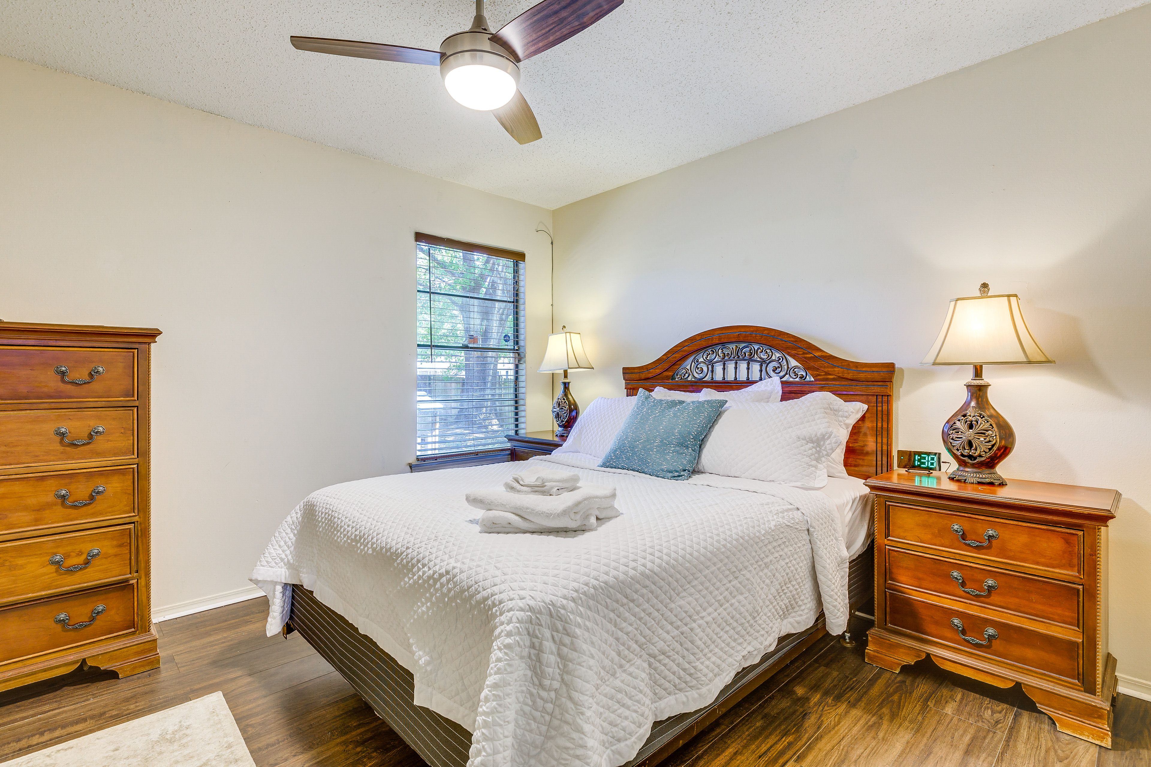 Bedroom 3 | Queen Bed