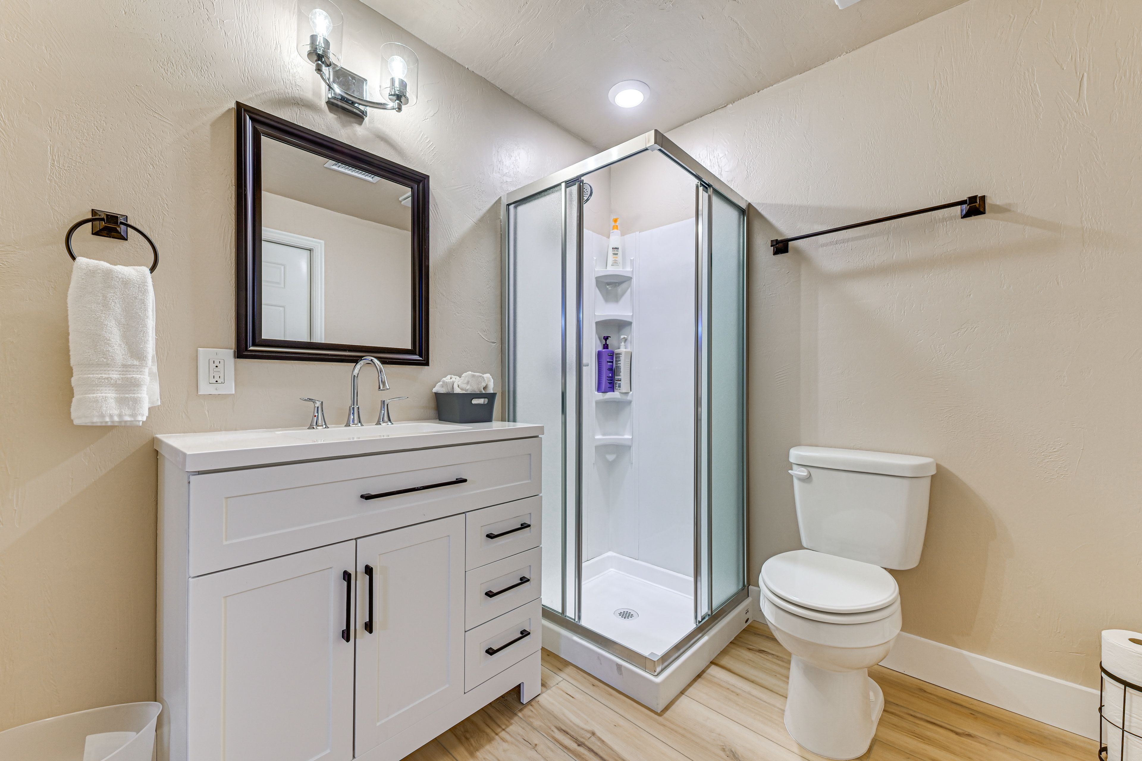 Full Bathroom | 2nd Floor