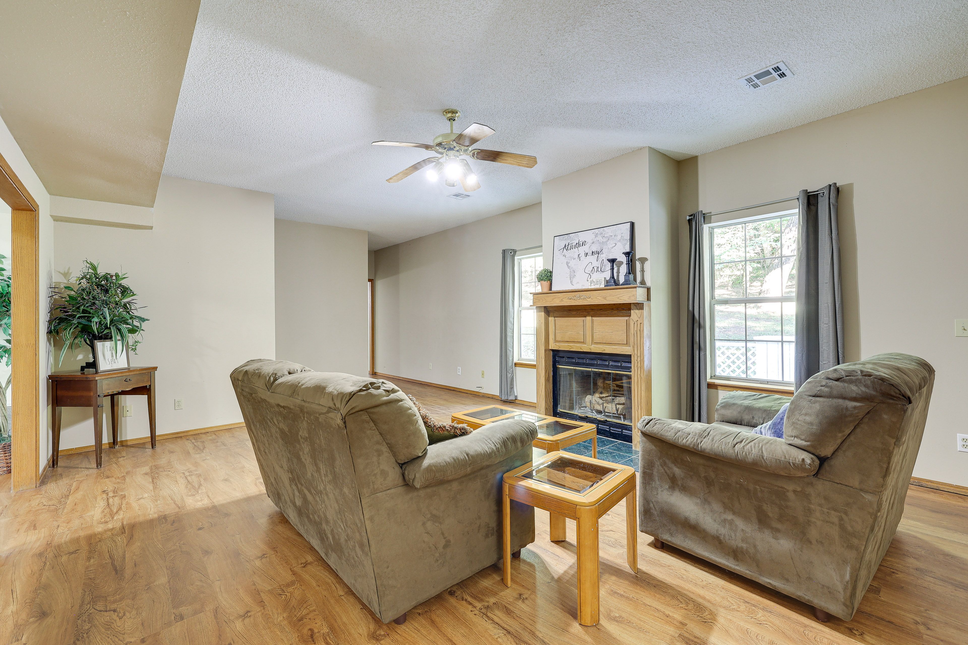Sitting Room | Free WiFi | Fireplace