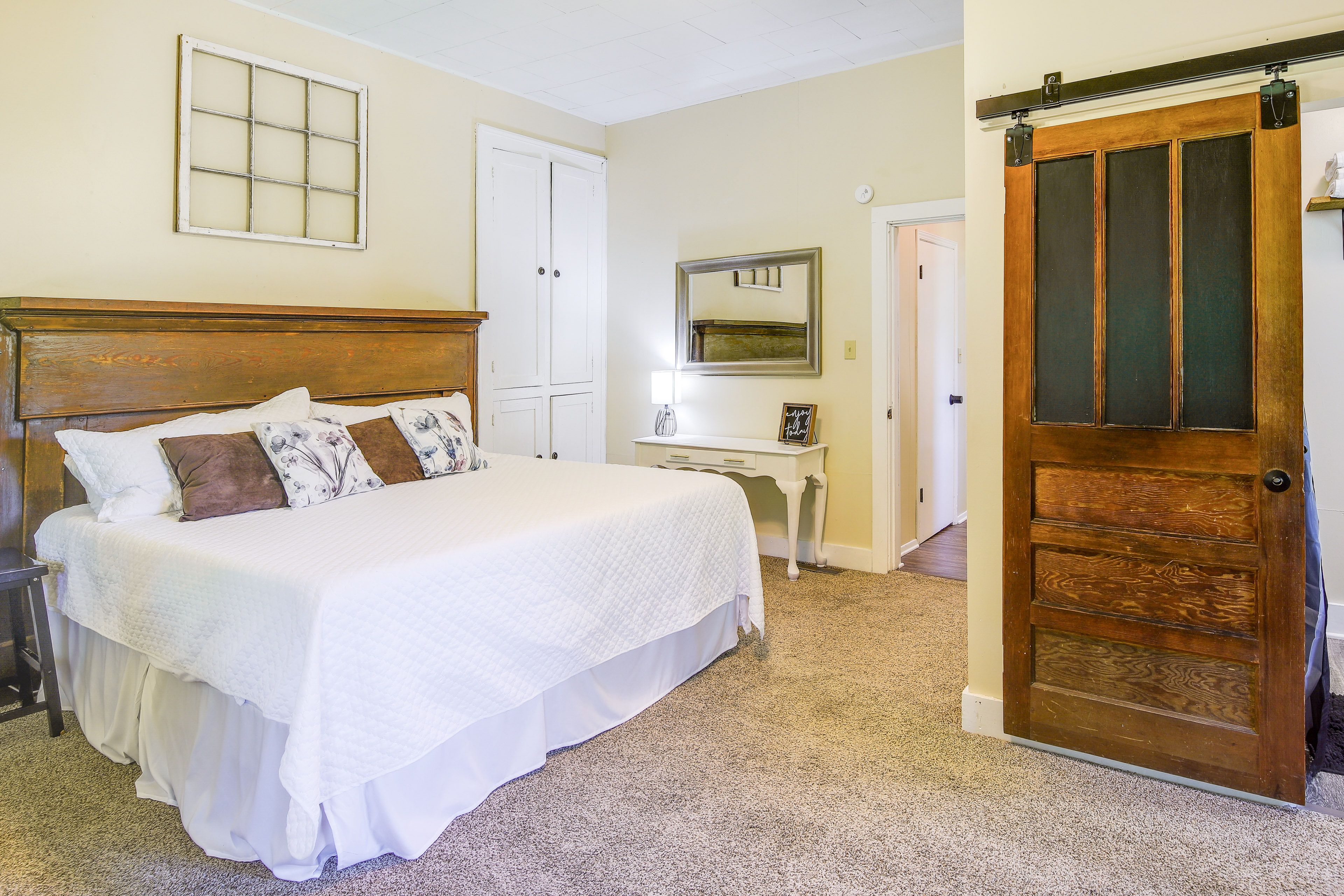 Bedroom 1 | 1st Floor | King Bed | Smart TV | Linens Provided