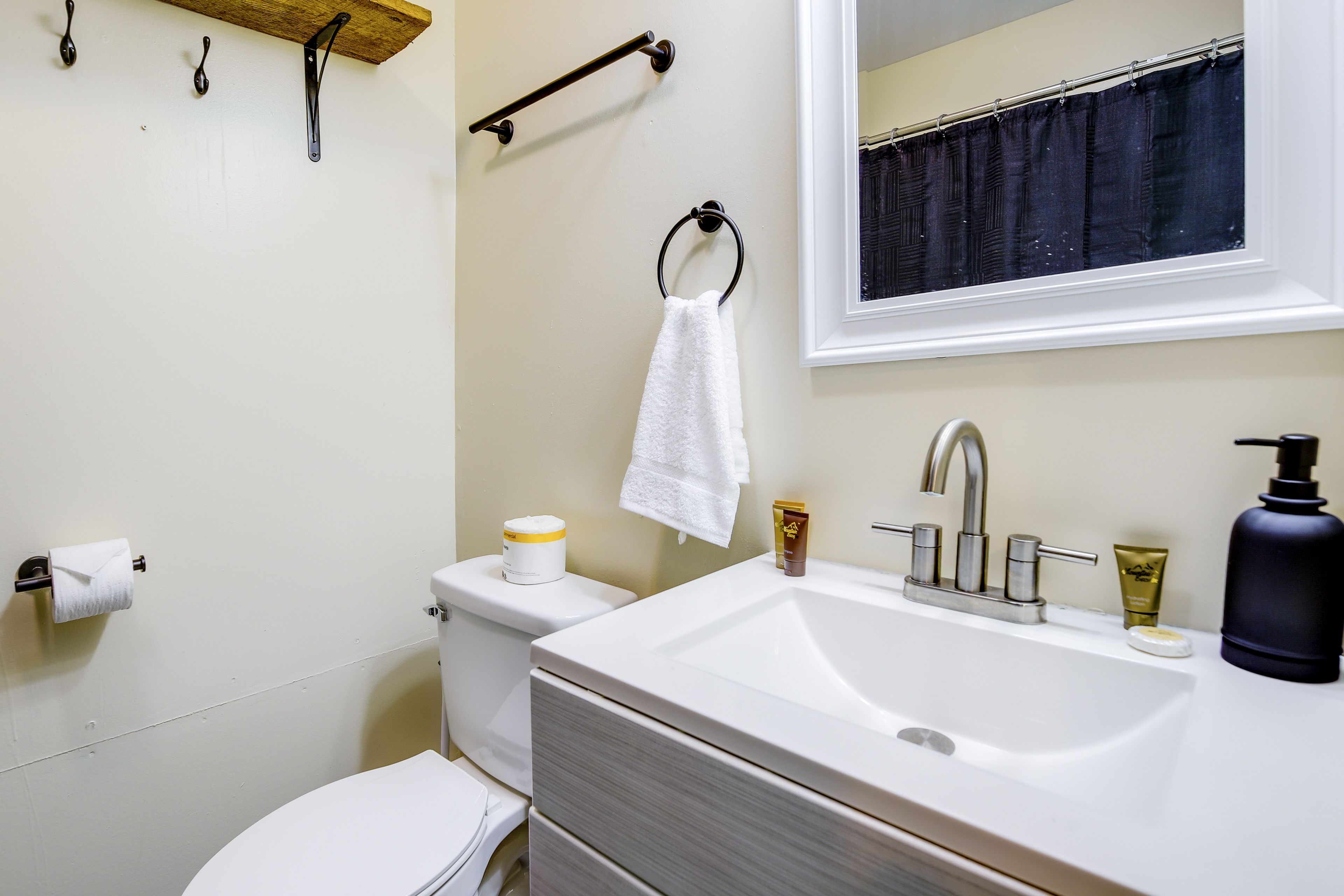 En-Suite Bathroom | Complimentary Toiletries