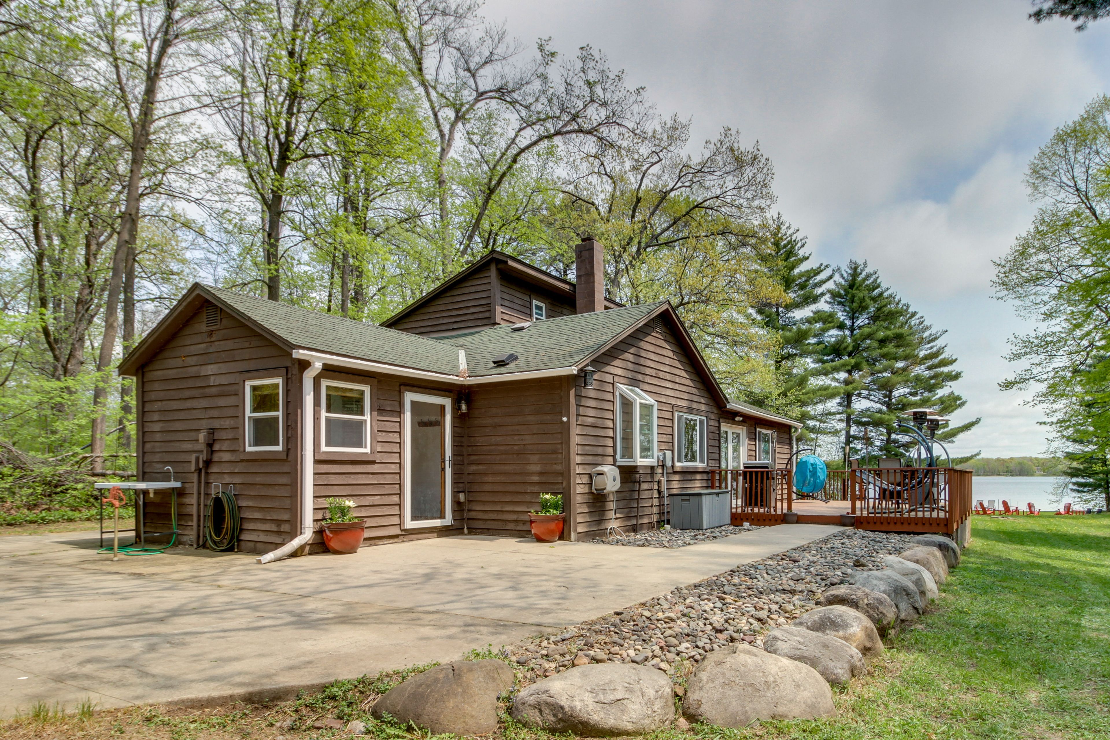 Parking | Driveway (6 Vehicles) | RV/Trailer Parking