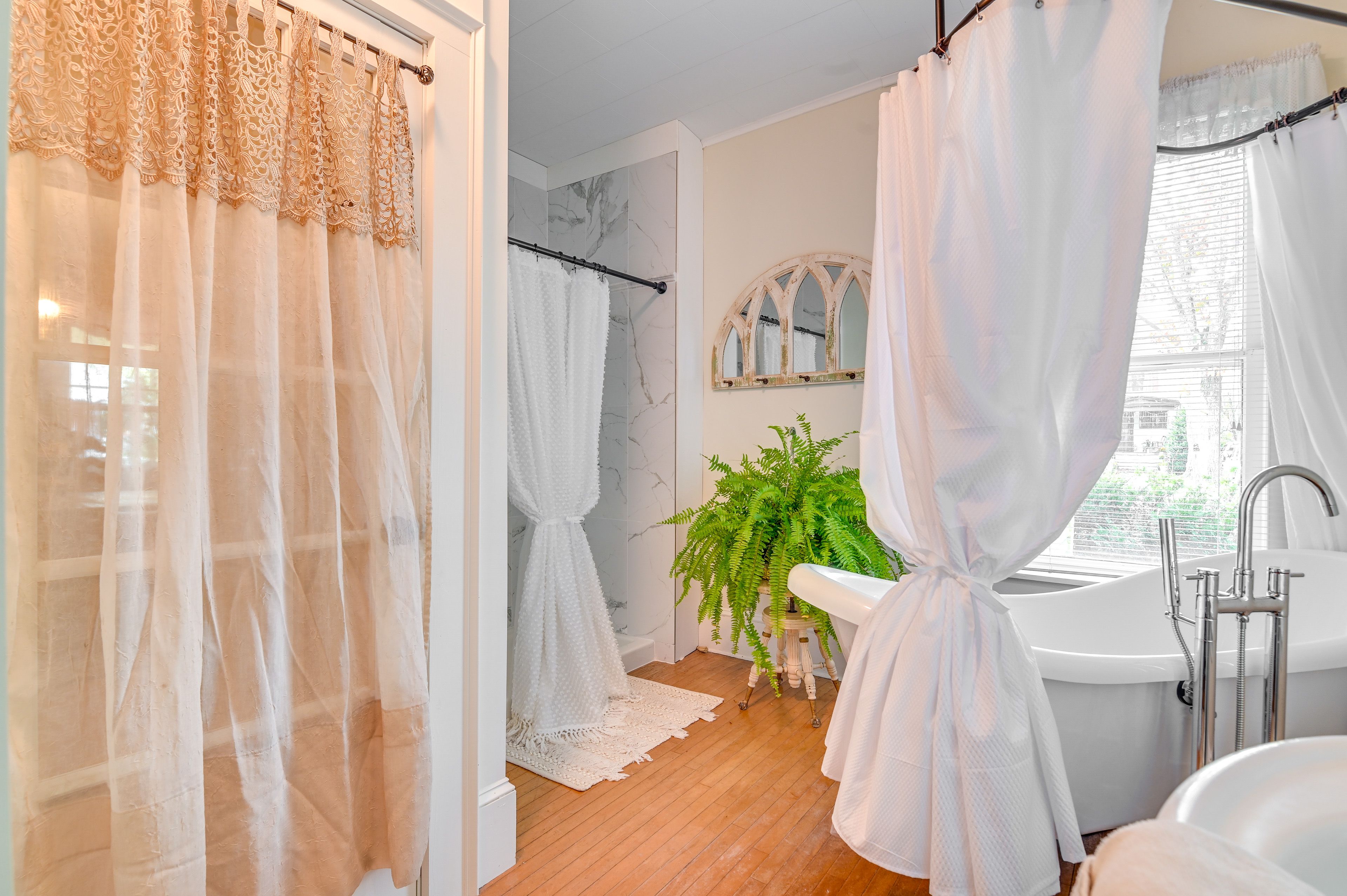 Full Bathroom | 1st Floor | Washer & Dryer