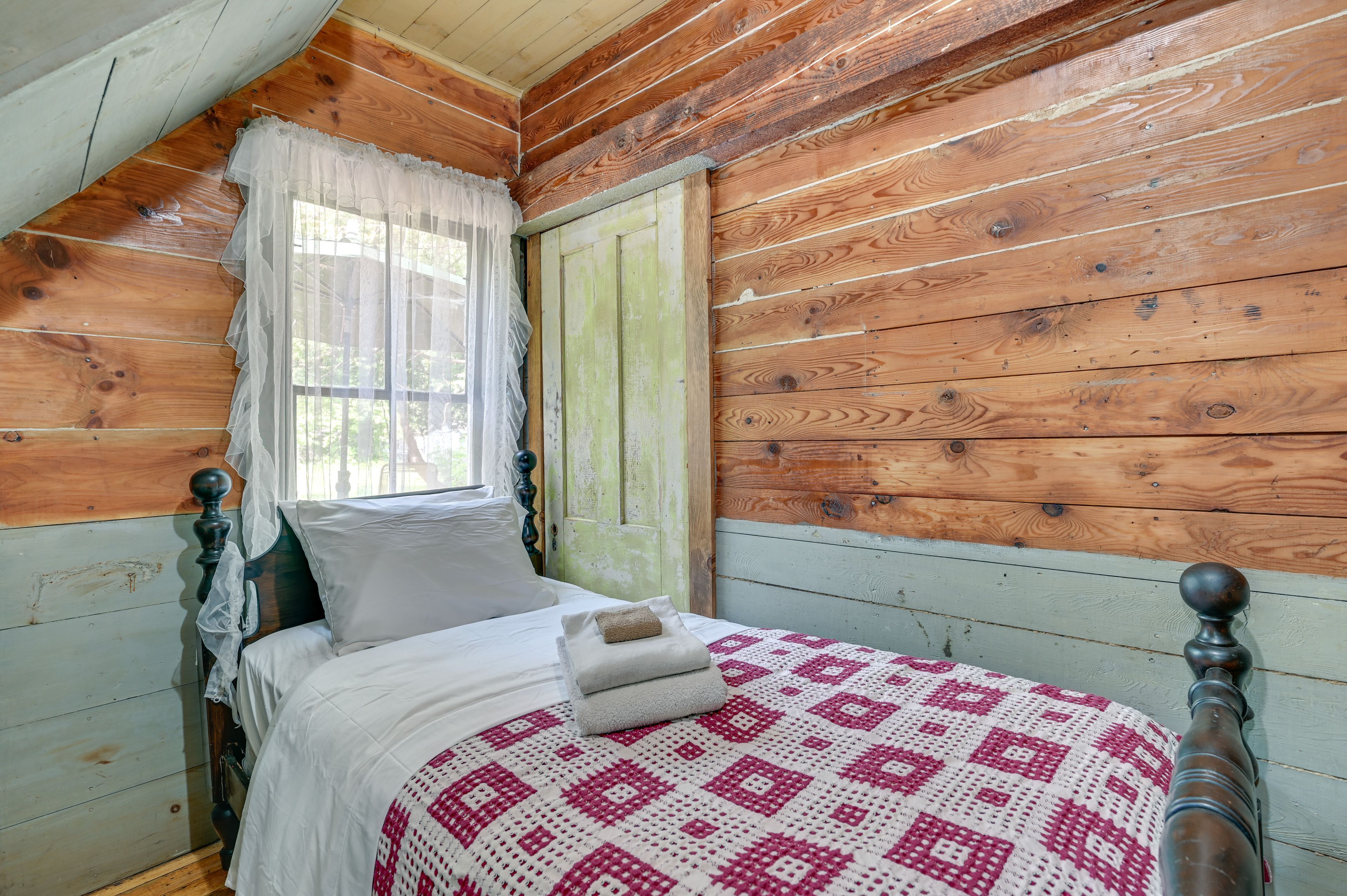Bonus Room | Twin Bed (Seasonal) | 1st Floor