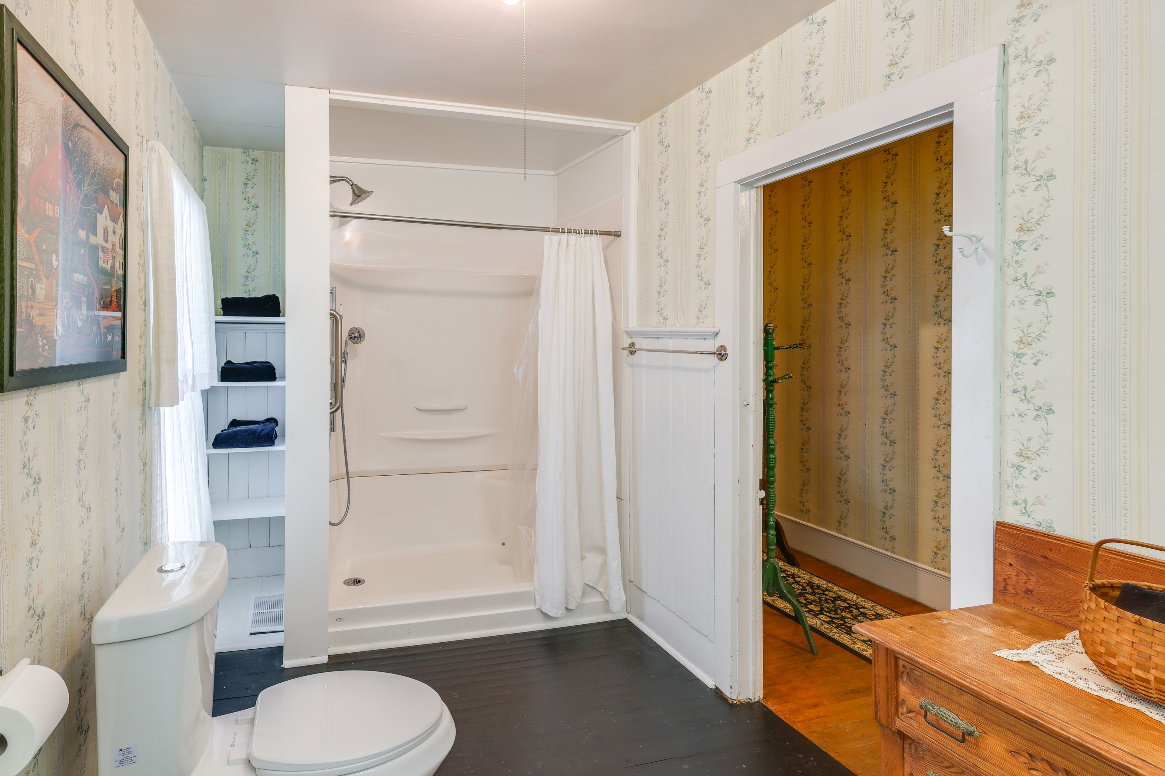 En-Suite Bathroom | 2nd Floor | Complimentary Toiletries | Hair Dryer