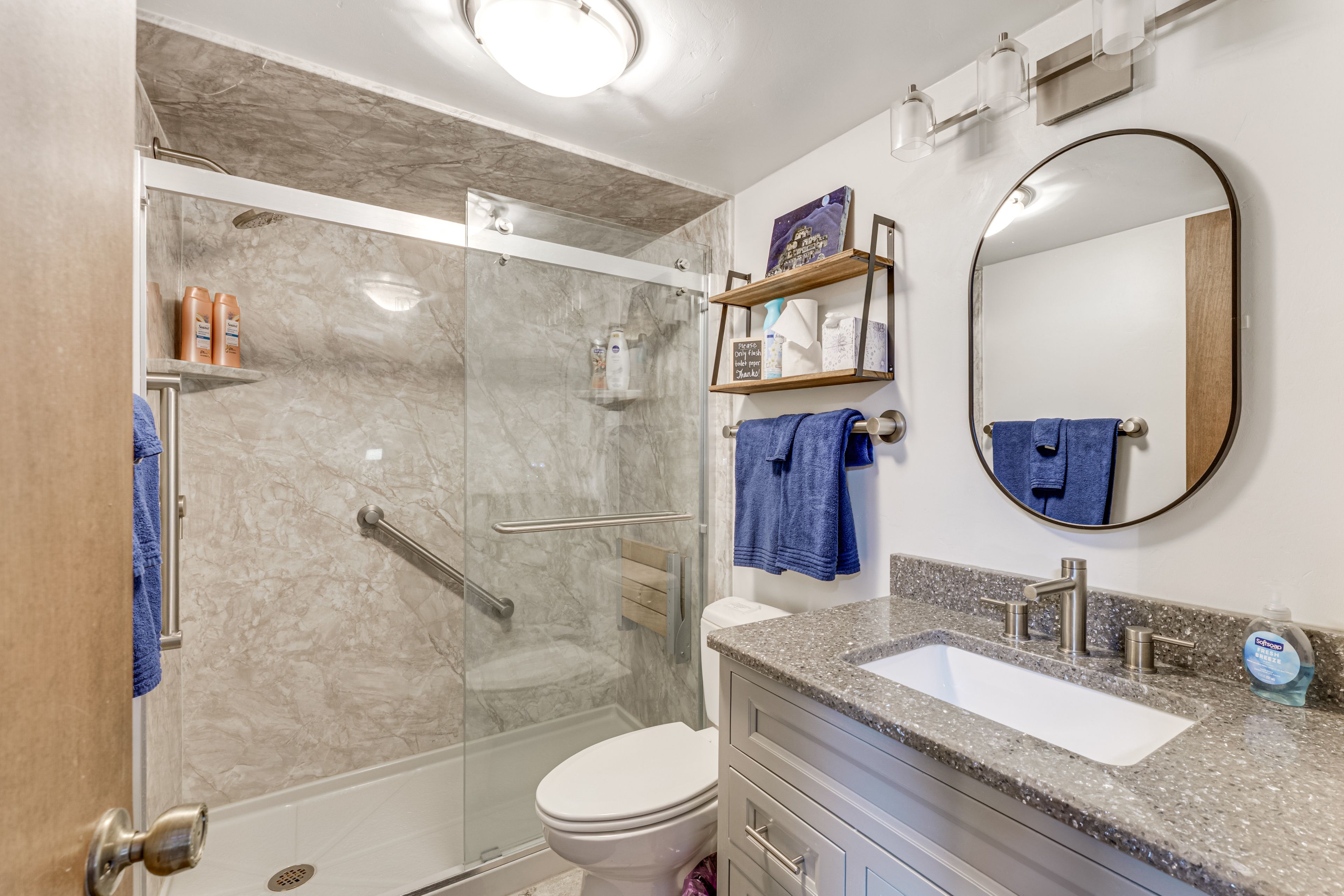 Full Bathroom | 1st Floor | Complimentary Toiletries