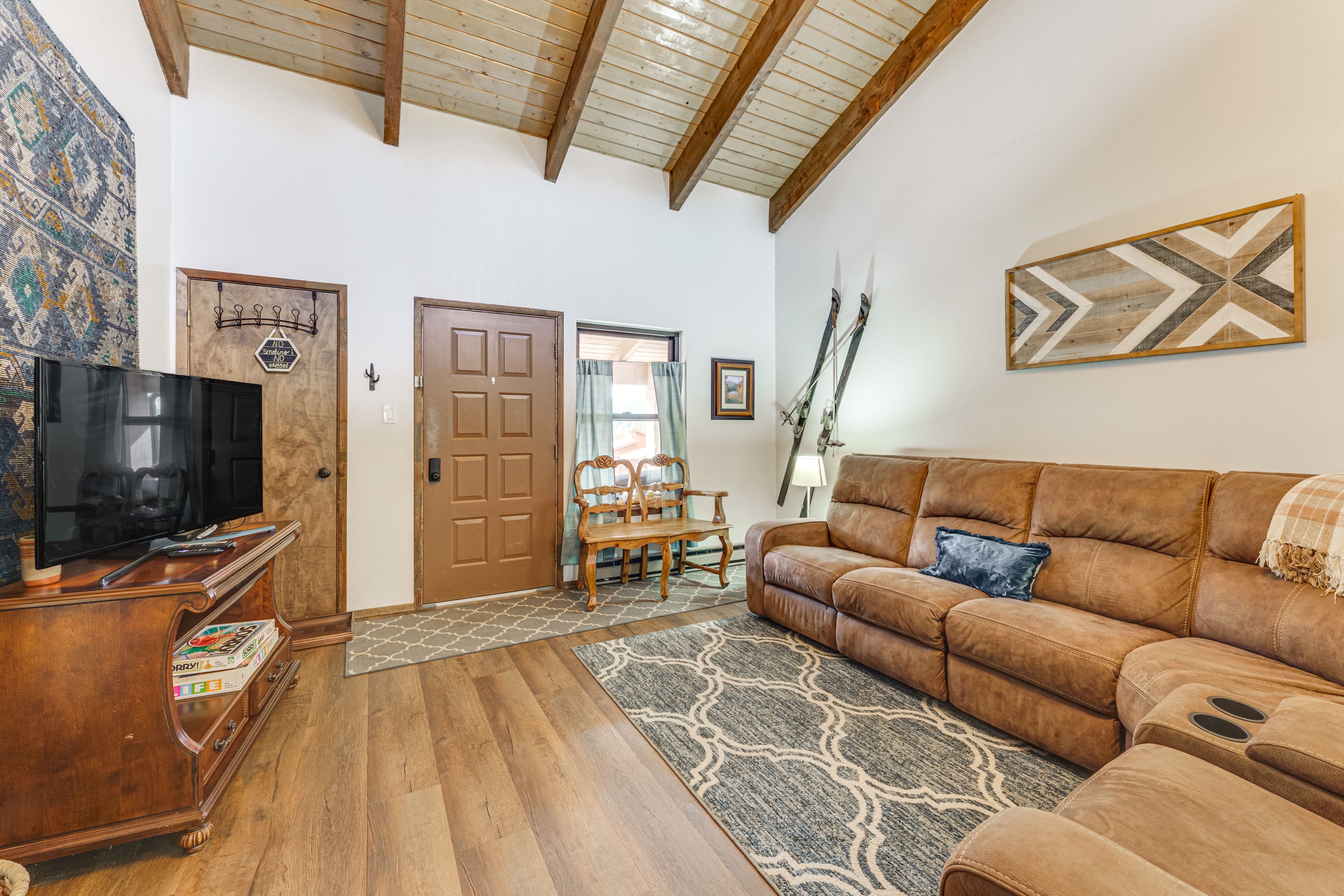 Living Room | 1st Floor | Smart TV | Free WiFi | Electric Heating | Board Games