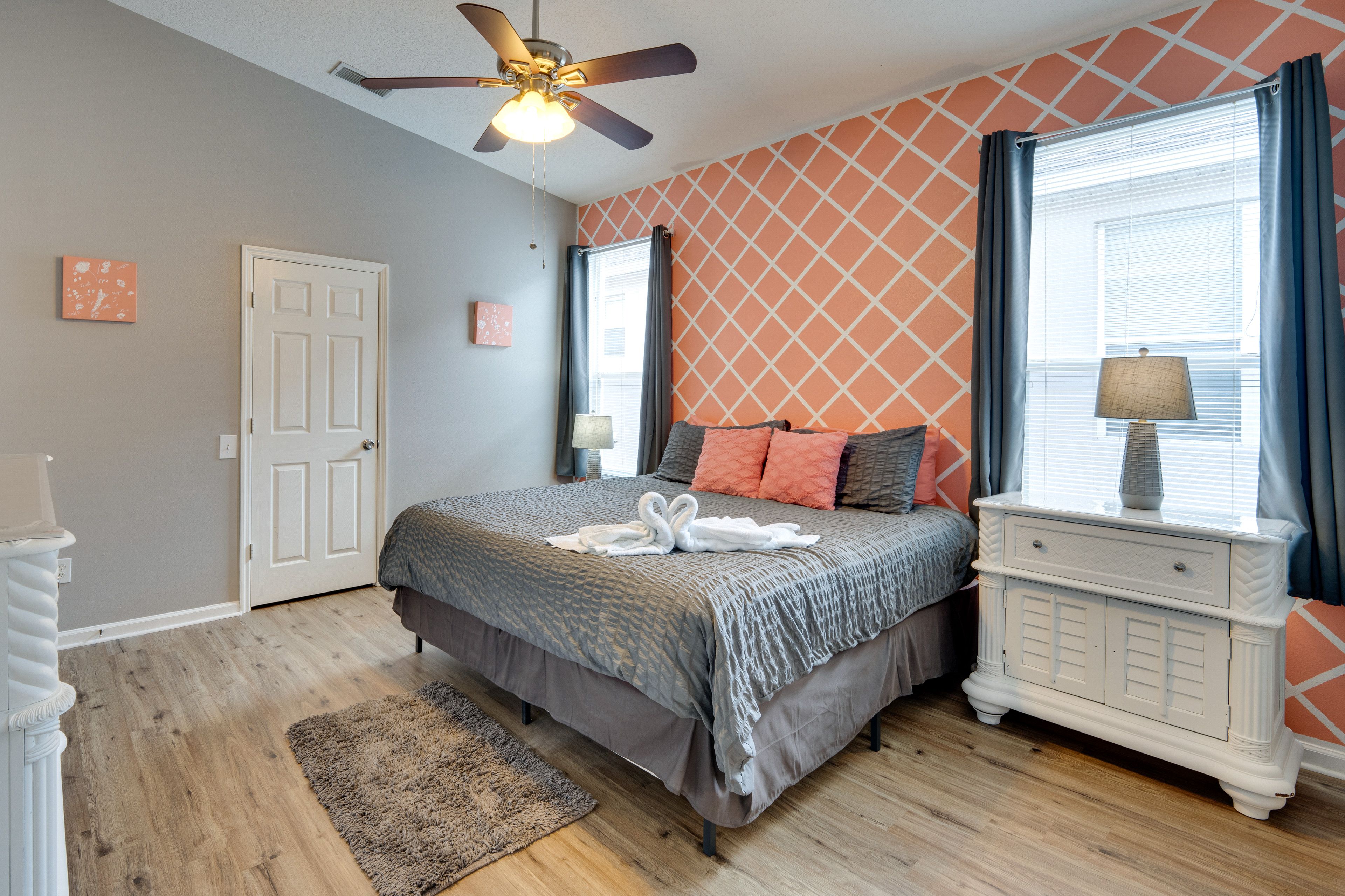 Bedroom 1 | King Bed